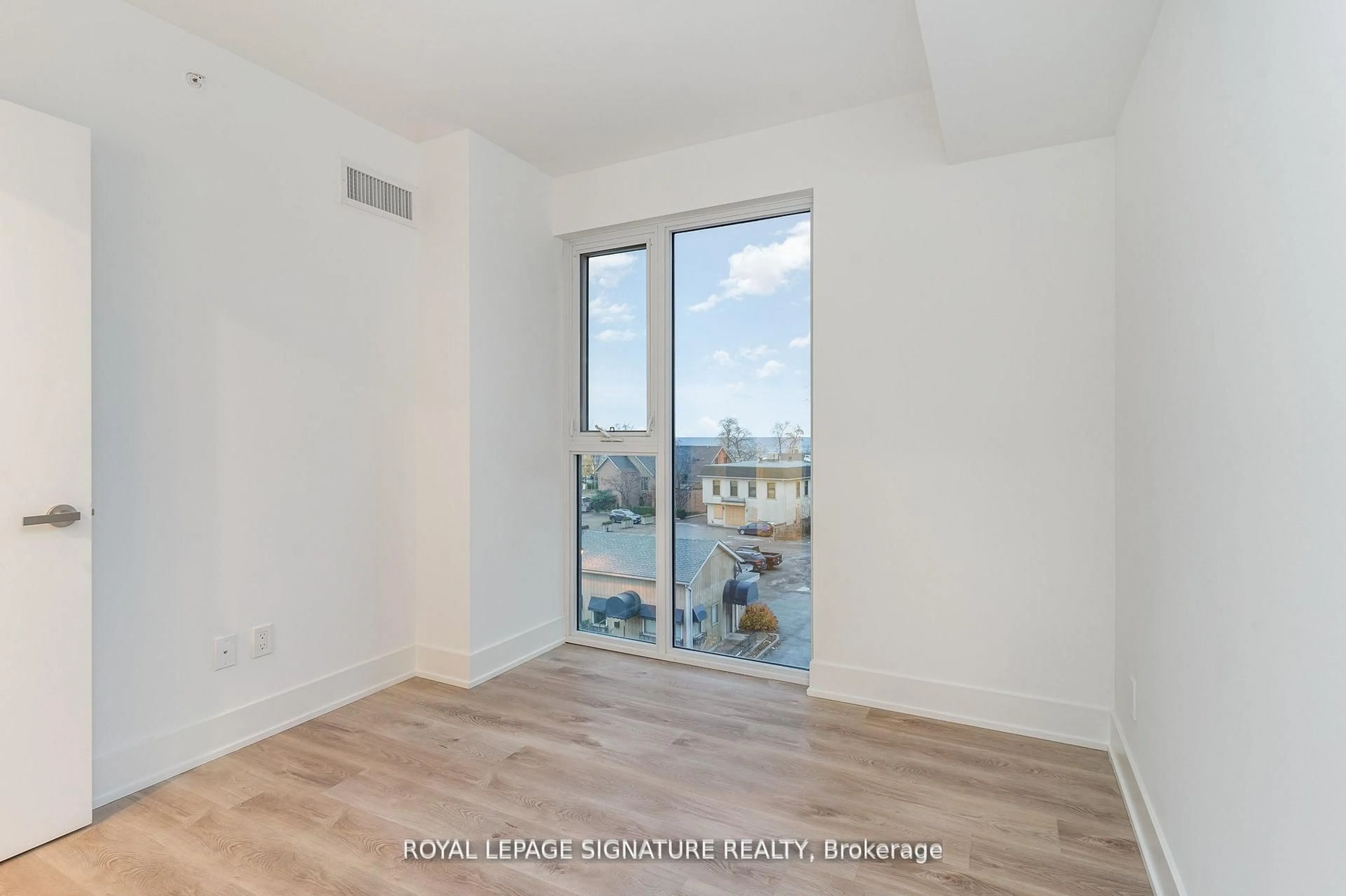 A pic of a room for 370 Martha St #304, Burlington Ontario L7R 0G9