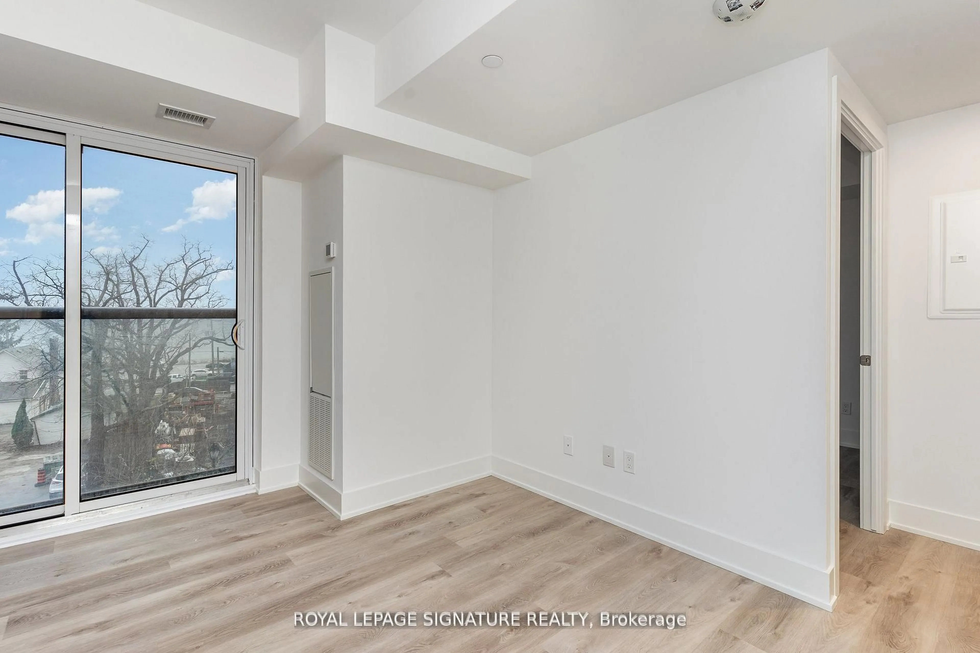 A pic of a room for 370 Martha St #304, Burlington Ontario L7R 0G9