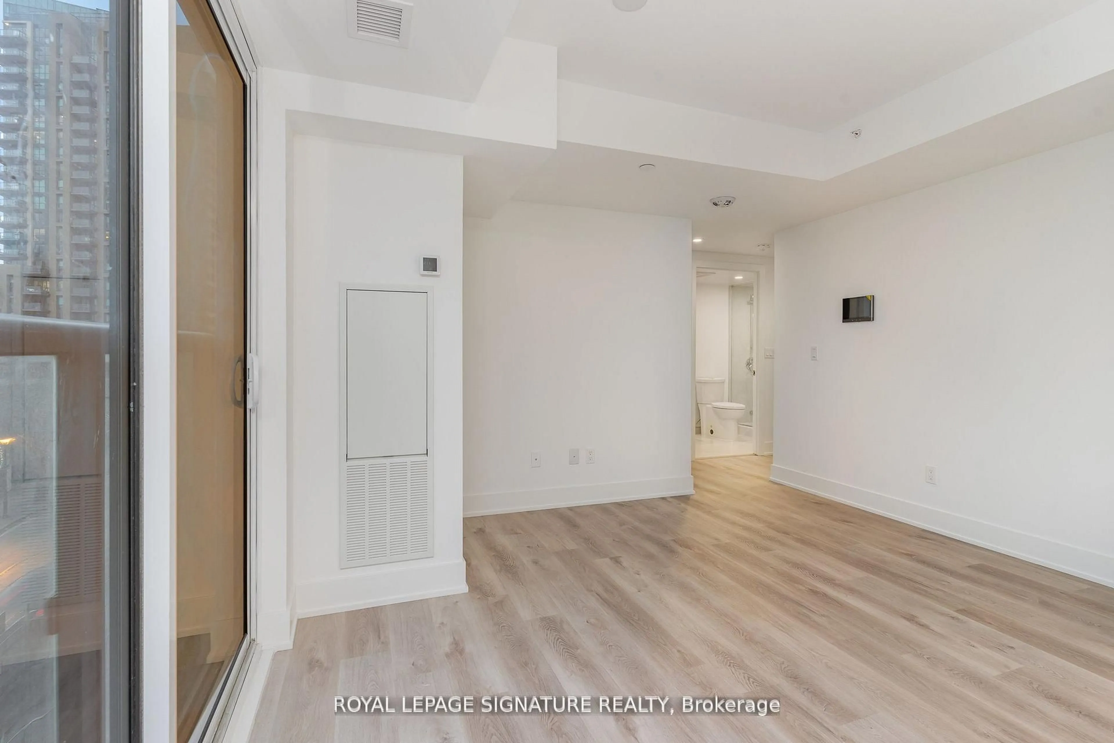 Unknown for 370 Martha St #304, Burlington Ontario L7R 0G9