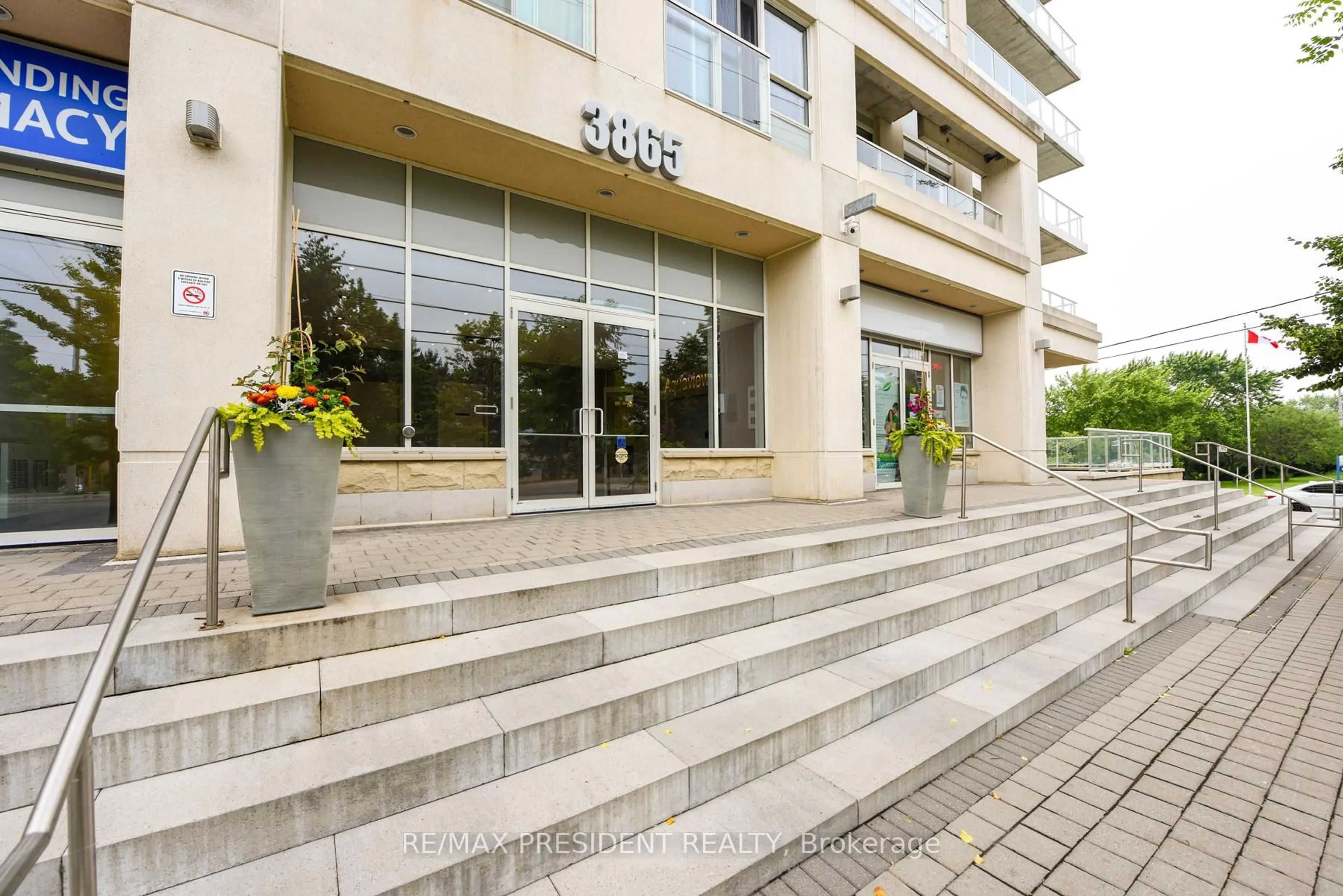 Indoor foyer for 3865 Lake Shore Blvd #1101, Toronto Ontario M8W 1R4
