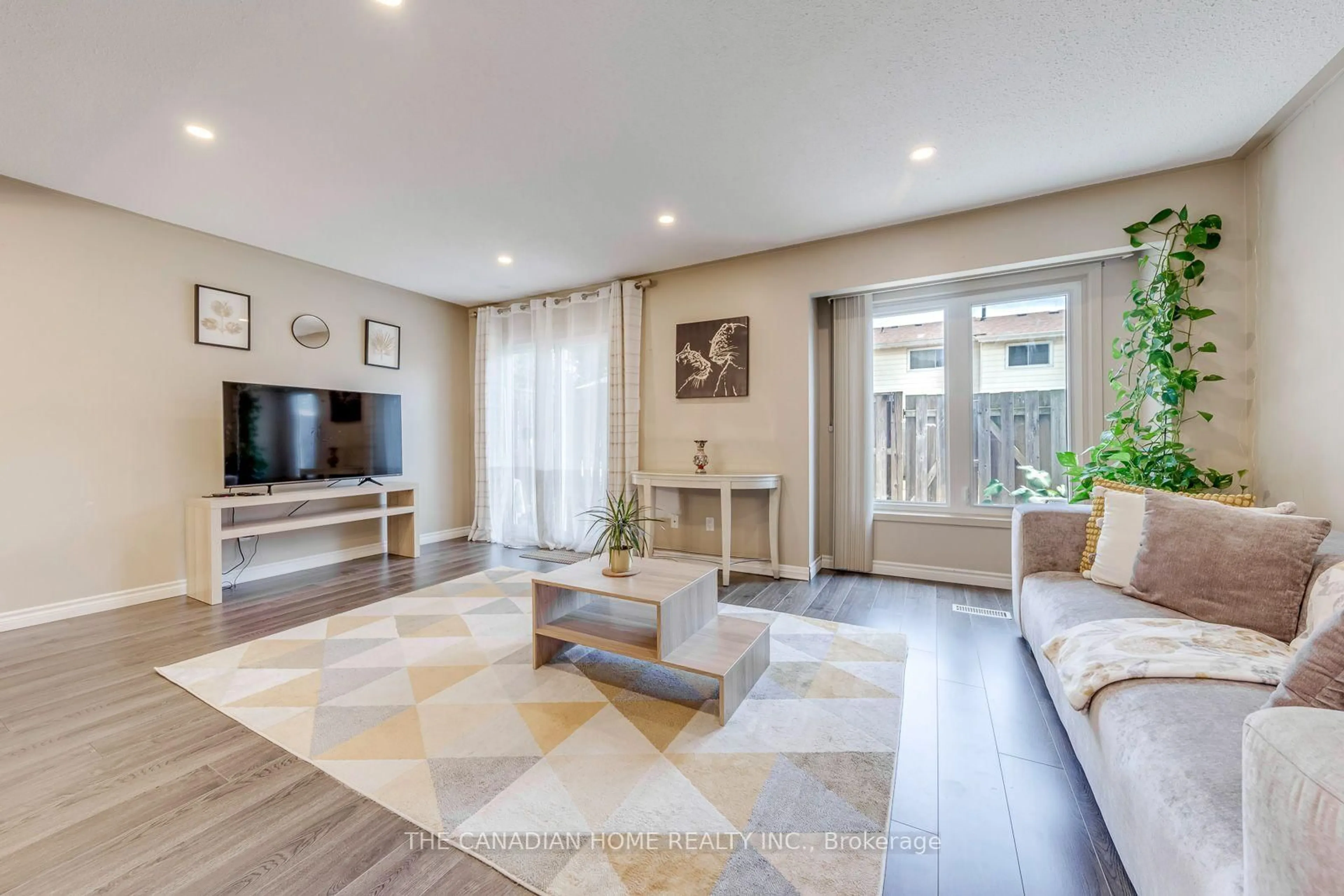 Living room with furniture, unknown for 2226 Upper Middle Rd #3, Burlington Ontario L7P 2Z9