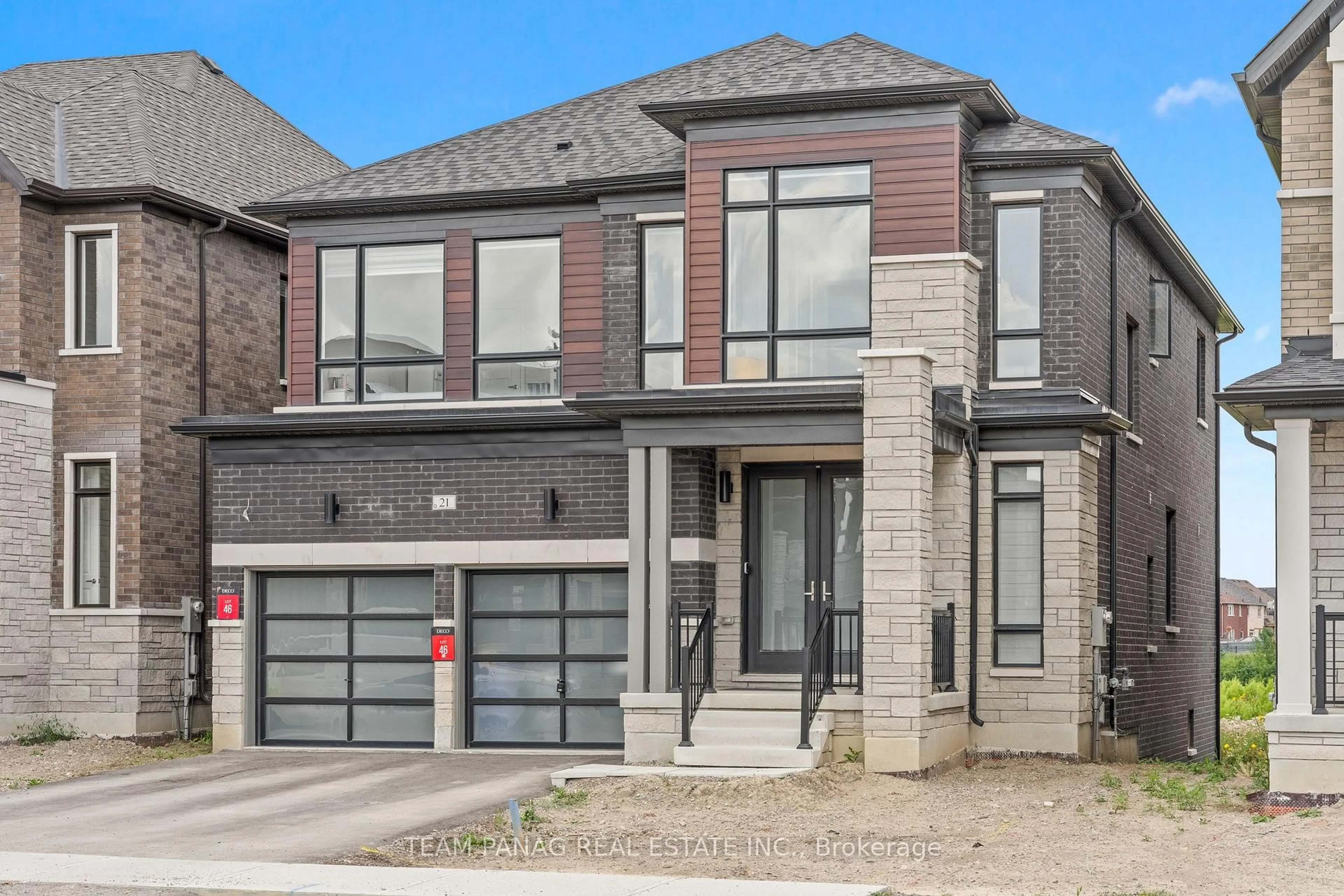 Home with brick exterior material, street for 21 Aveena Rd, Brampton Ontario L6P 0Z5