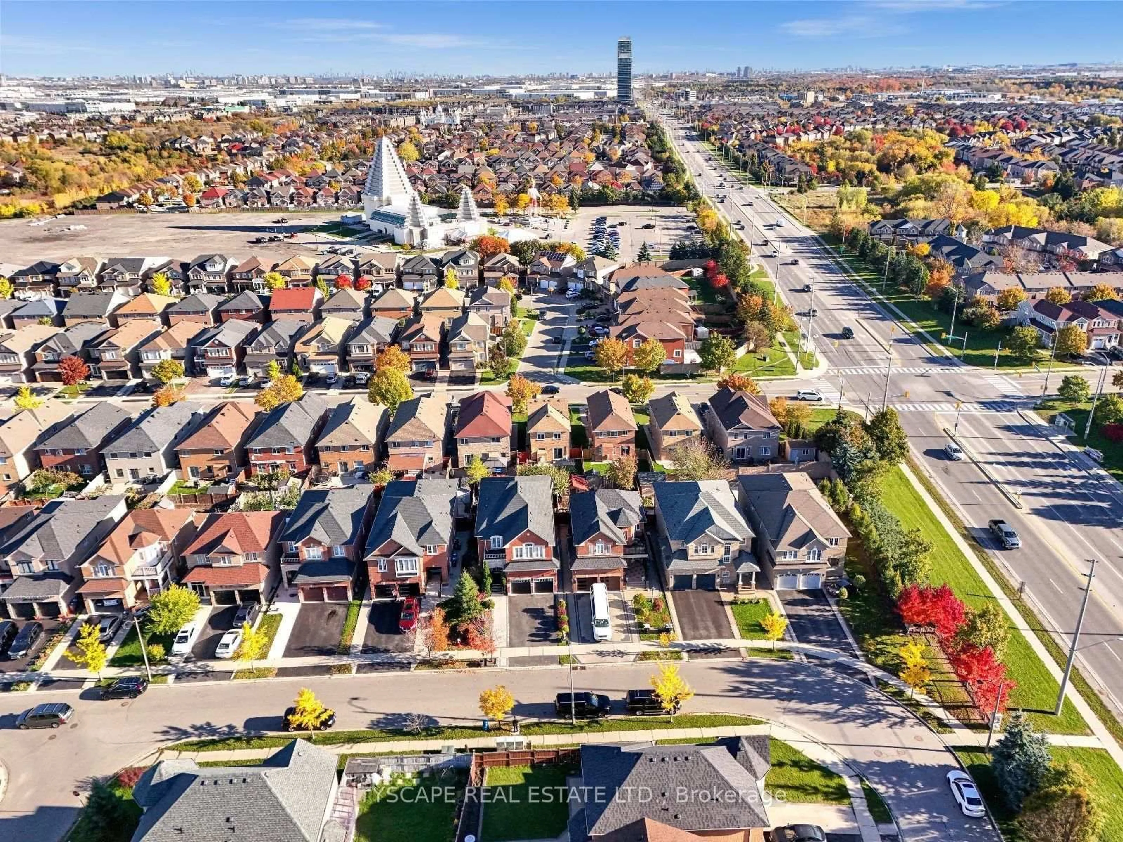 A pic from outside/outdoor area/front of a property/back of a property/a pic from drone, street for 37 Denim Dr, Brampton Ontario L6P 2R3