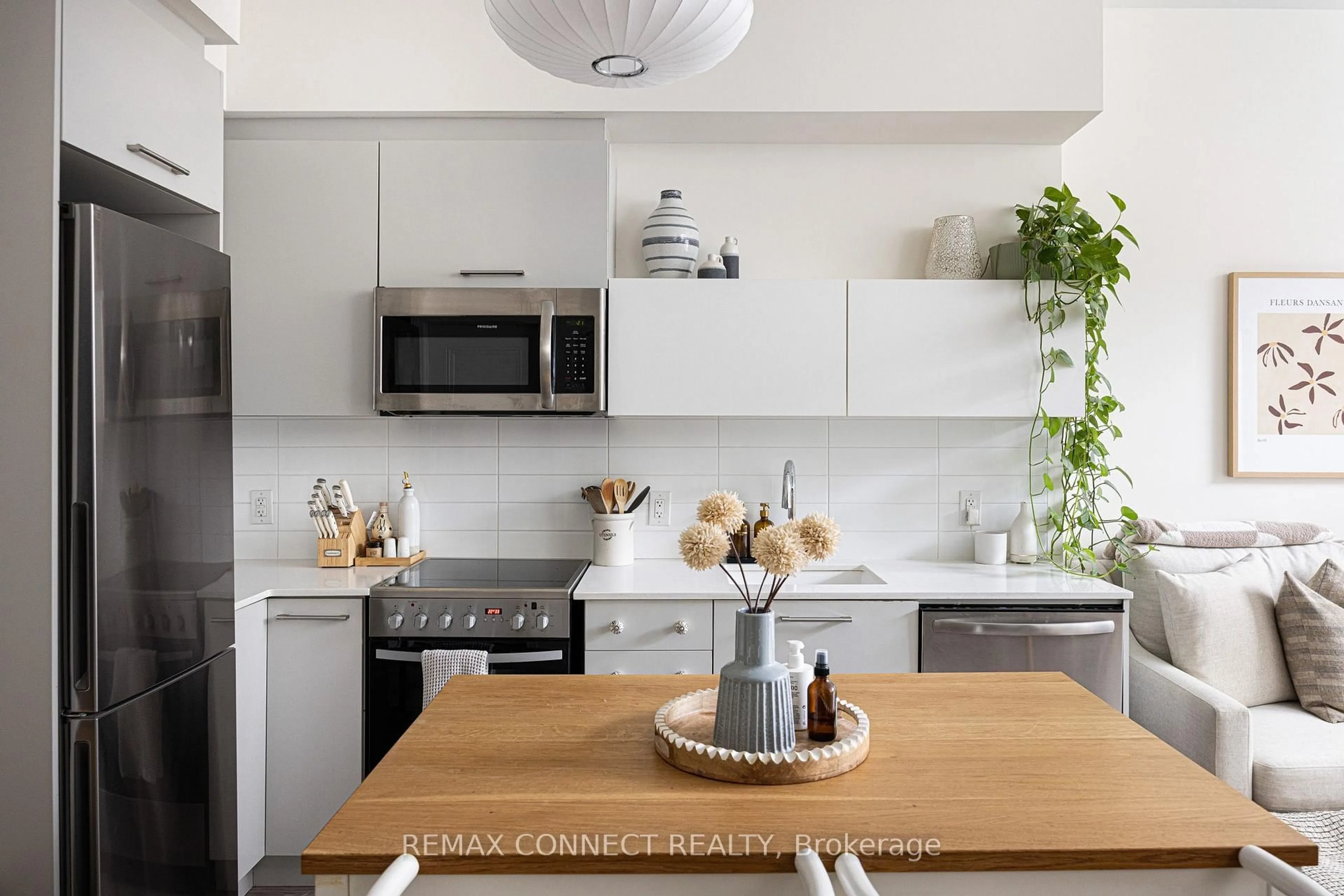 Open concept kitchen, unknown for 1 Neighbourhood Lane #107, Toronto Ontario M8Y 1T7