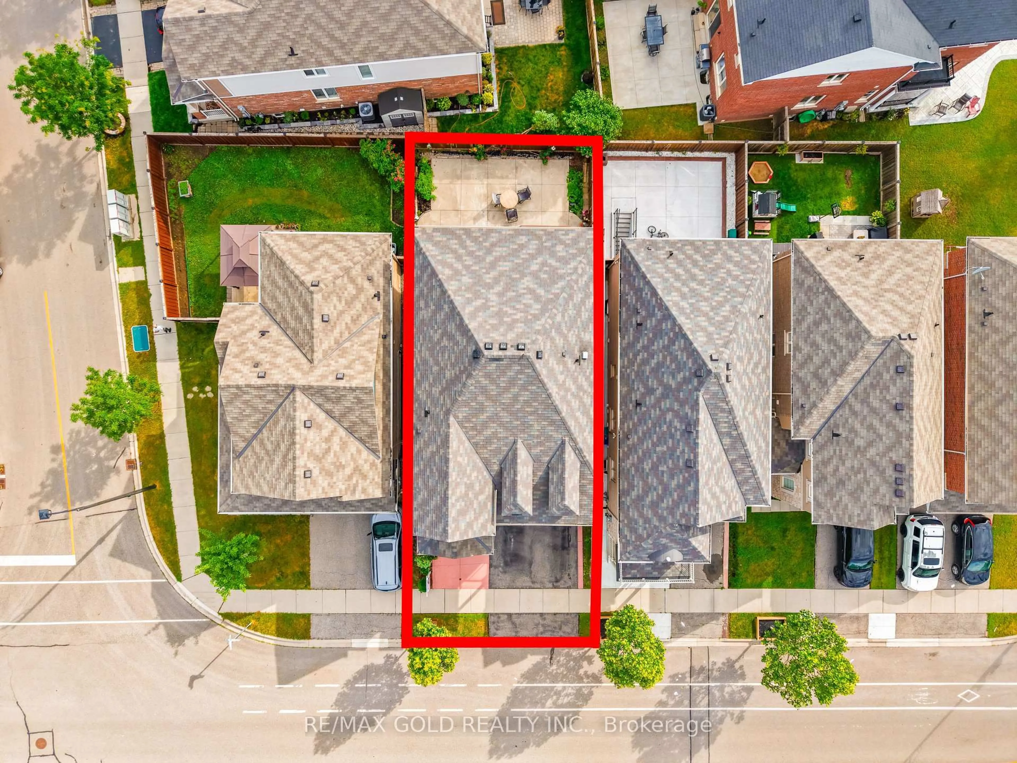 A pic from outside/outdoor area/front of a property/back of a property/a pic from drone, street for 1547 Farmstead Dr, Milton Ontario L9E 0A6