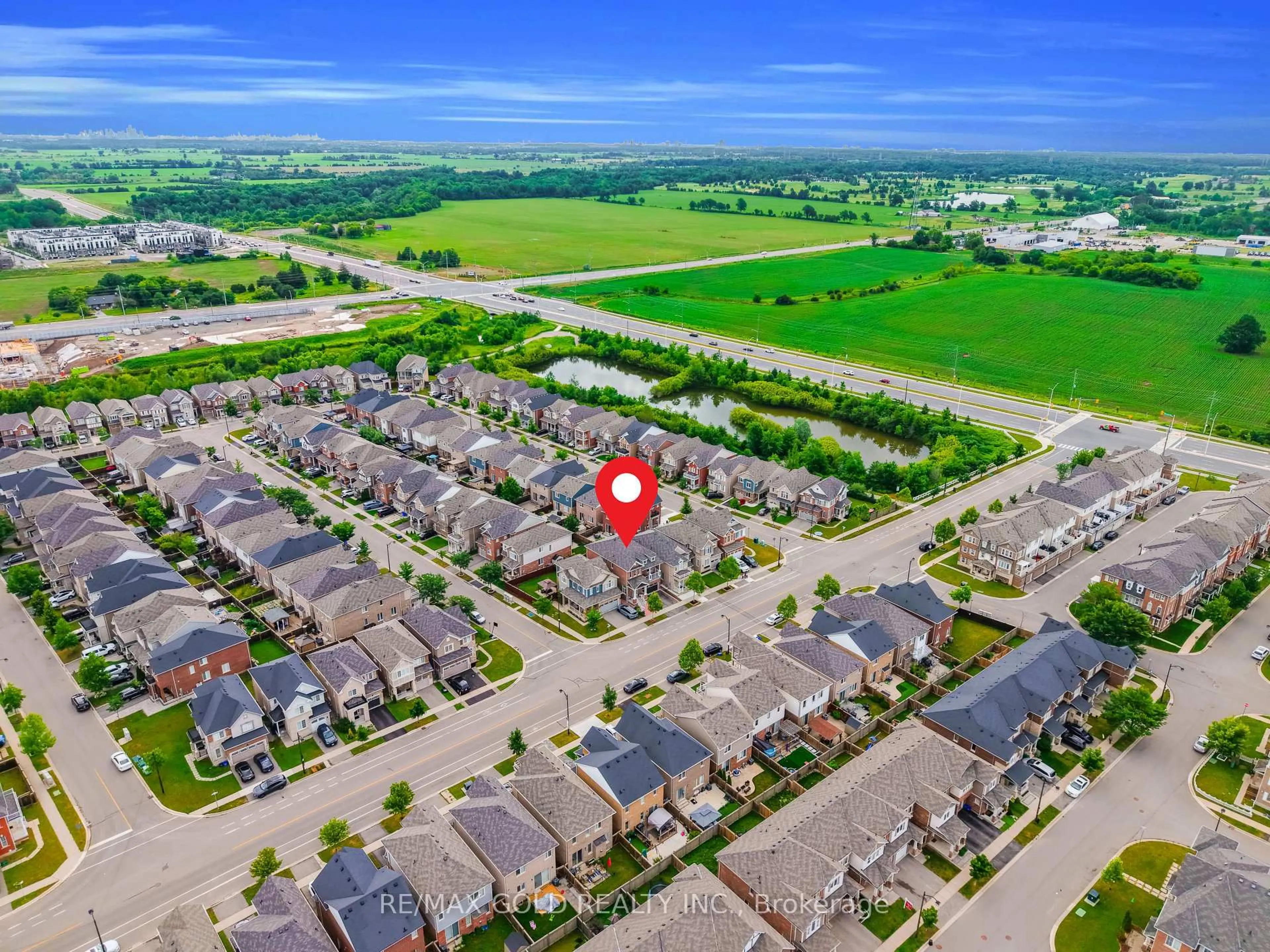 A pic from outside/outdoor area/front of a property/back of a property/a pic from drone, street for 1547 Farmstead Dr, Milton Ontario L9E 0A6