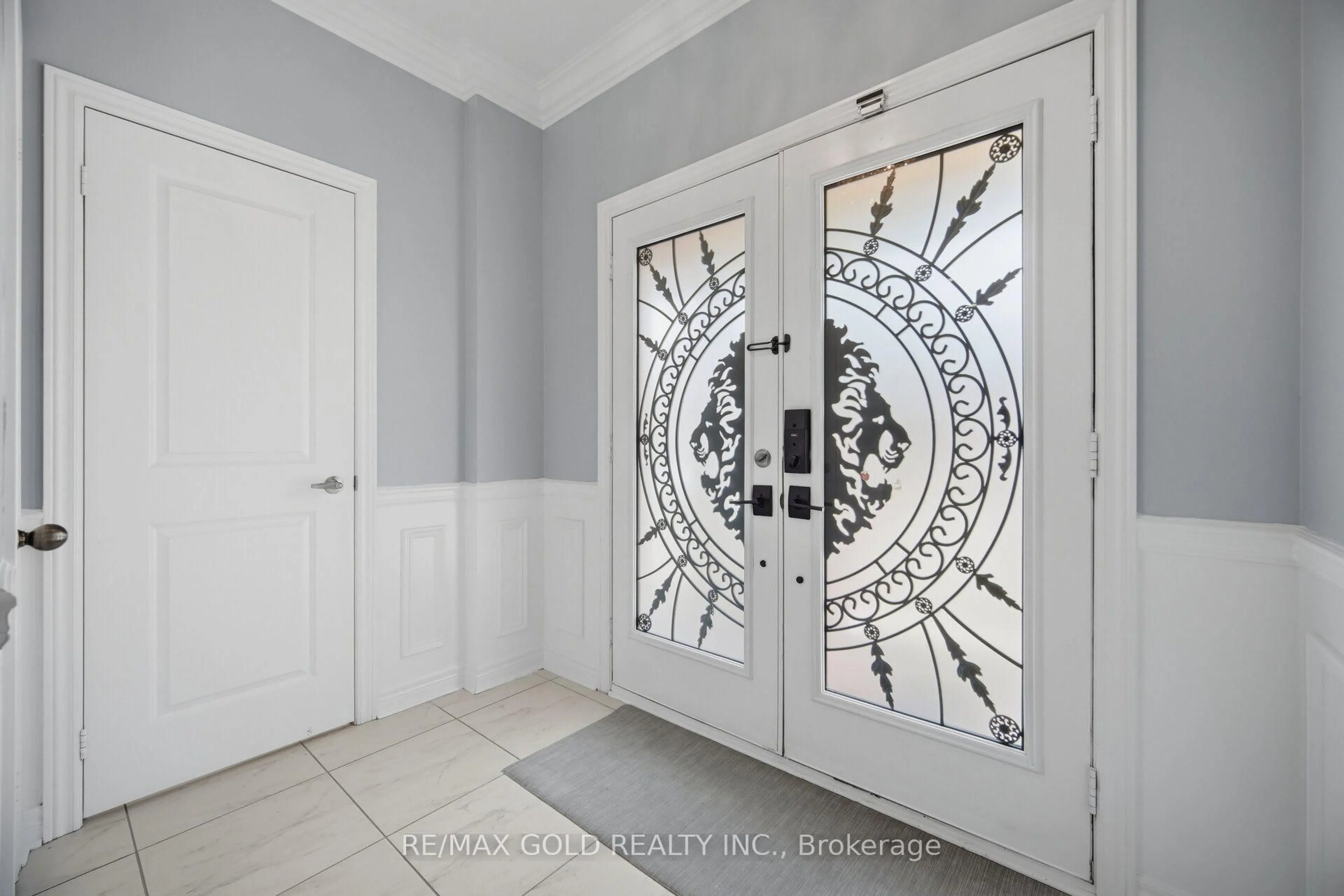 Indoor entryway for 78 Pennycross Cres, Brampton Ontario L7A 4M2