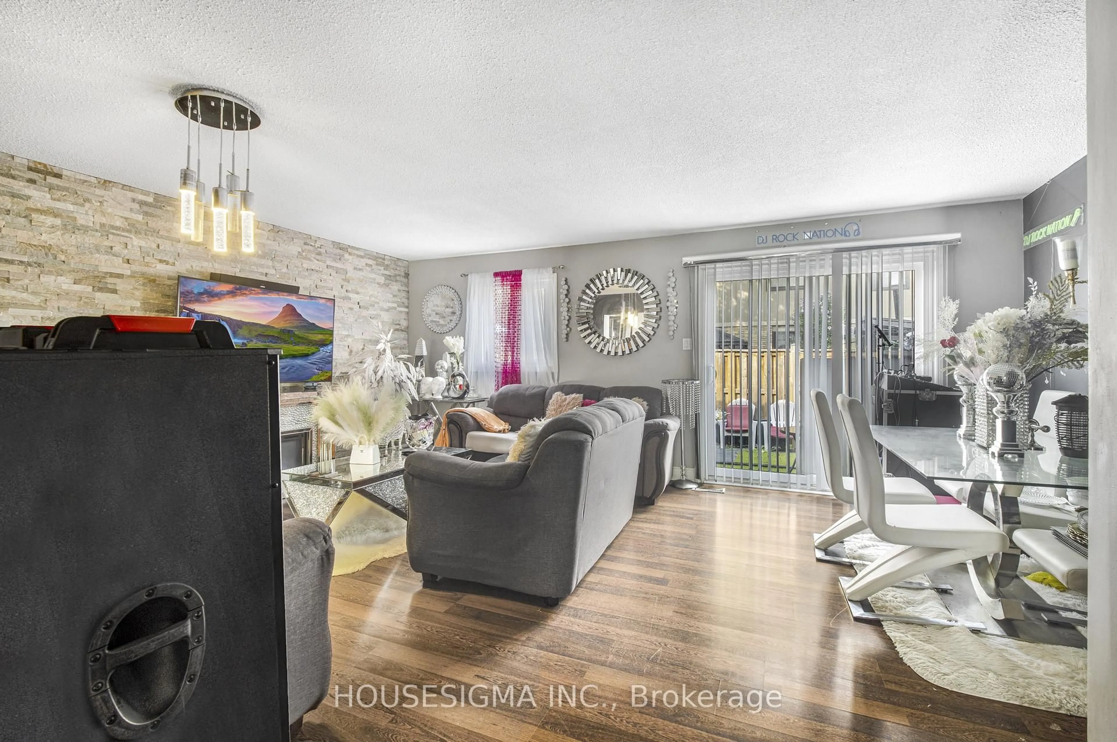 Unknown for 105 Hansen Rd #61, Brampton Ontario L6V 3C9