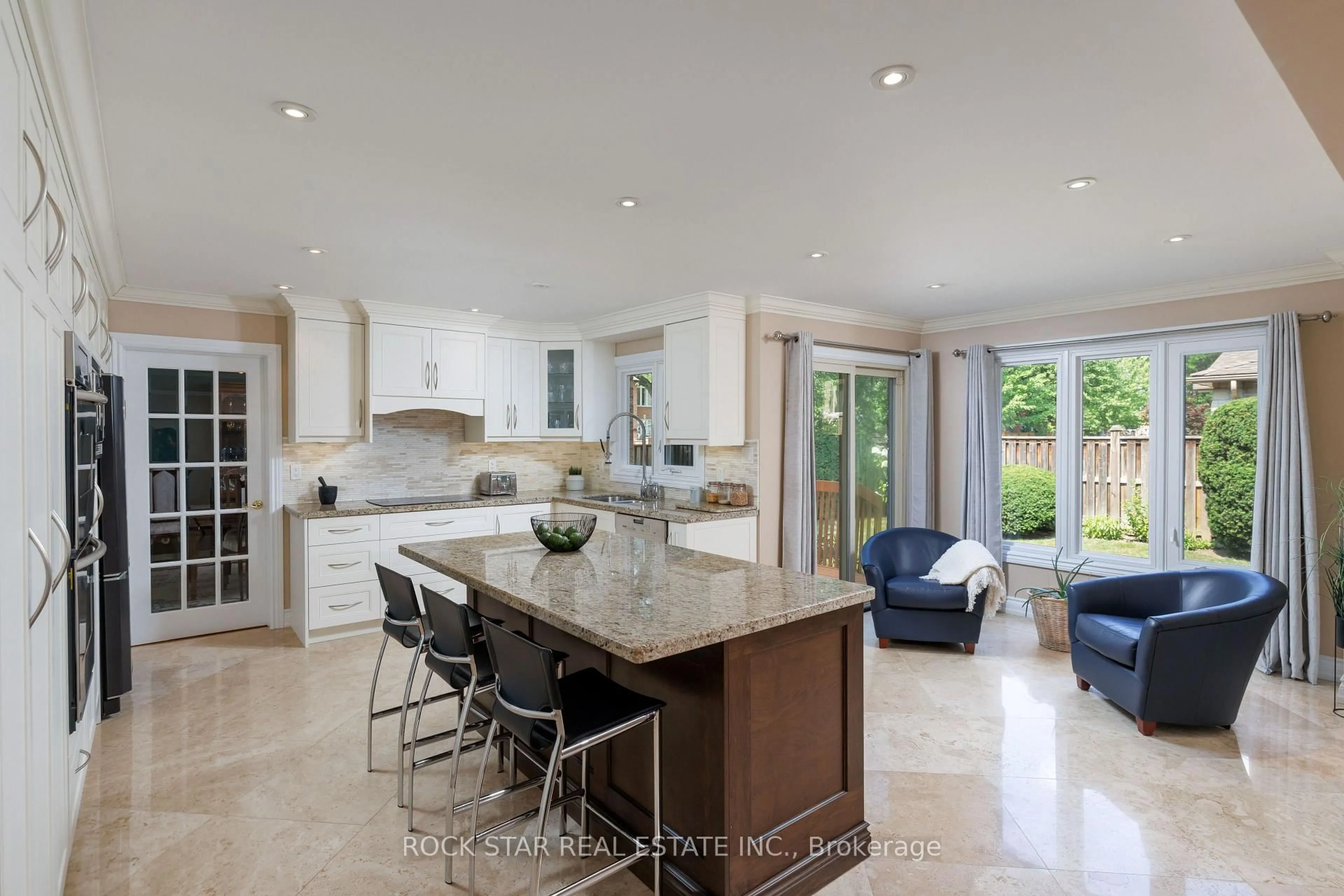 Open concept kitchen, ceramic/tile floor for 1807 Tattersall Way, Mississauga Ontario L5M 3H7
