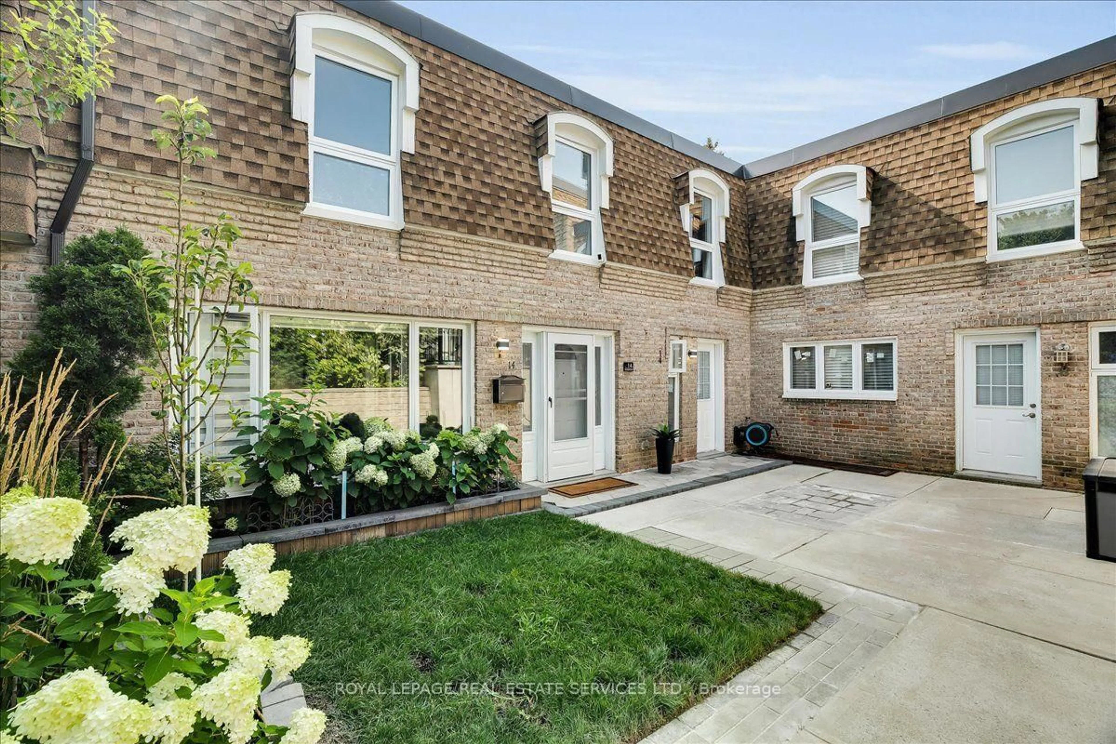Home with brick exterior material, street for 1310 Gulleden Dr #14, Mississauga Ontario L4X 1Y9