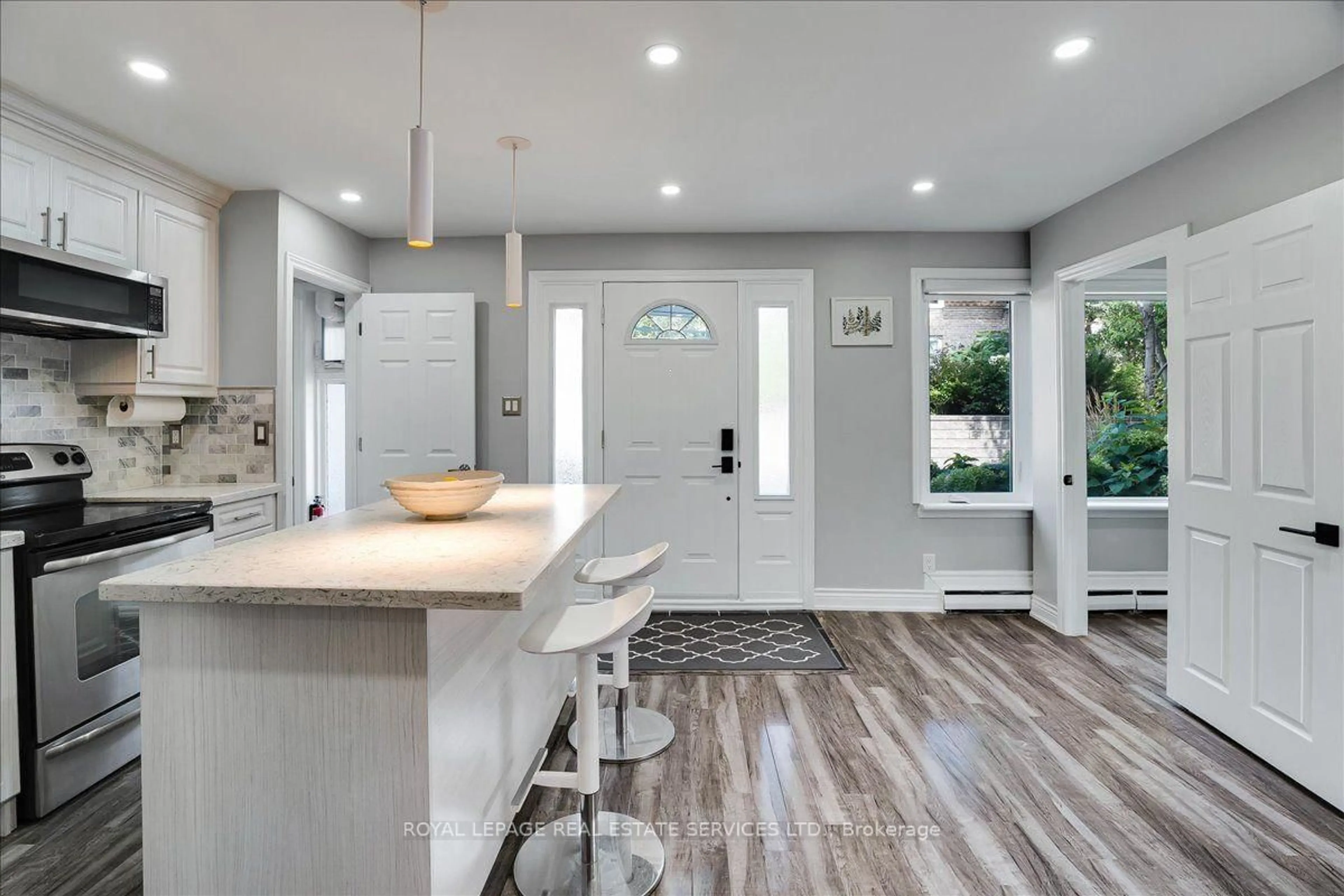 Open concept kitchen, unknown for 1310 Gulleden Dr #14, Mississauga Ontario L4X 1Y9