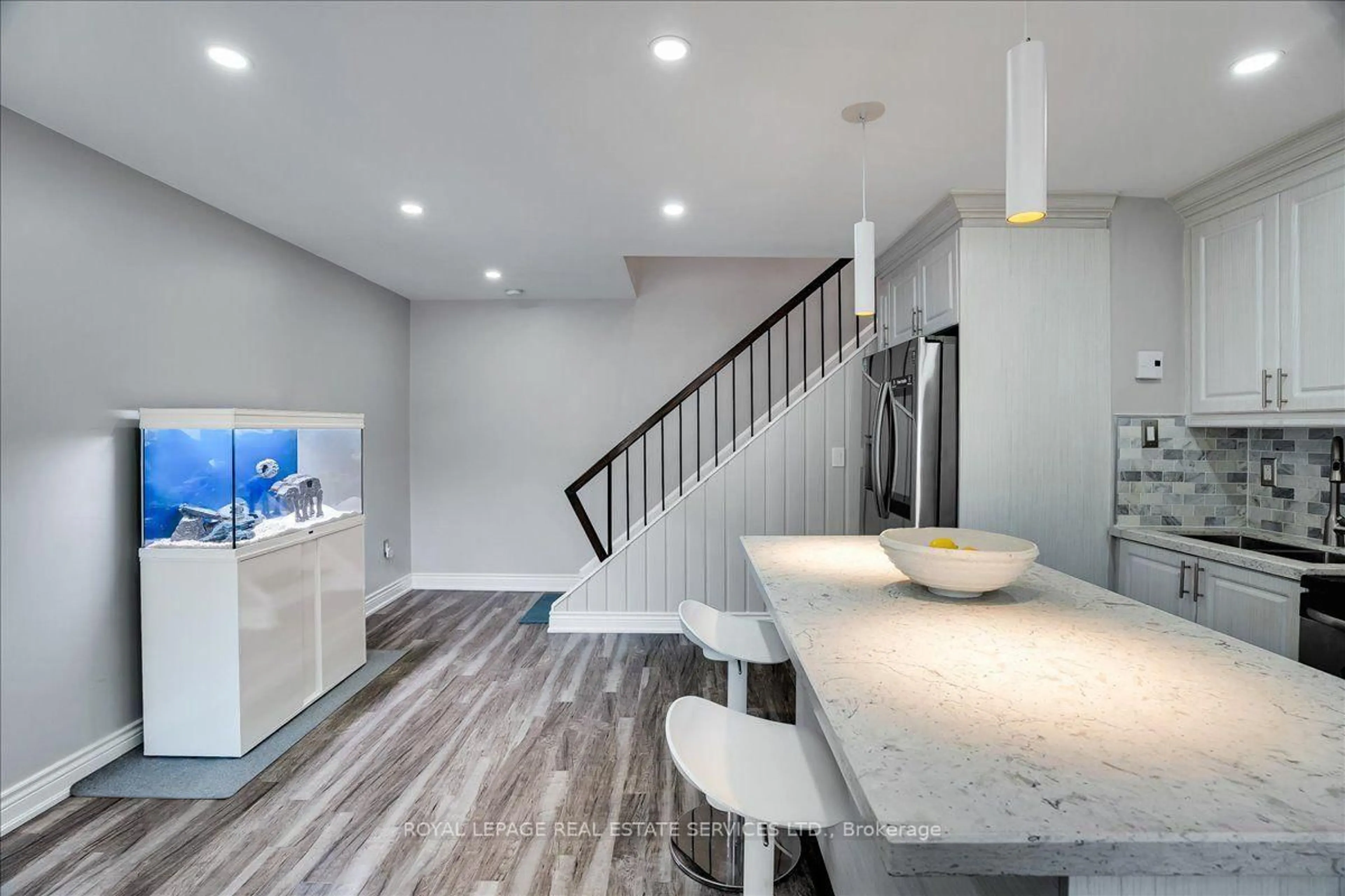 Contemporary kitchen, unknown for 1310 Gulleden Dr #14, Mississauga Ontario L4X 1Y9