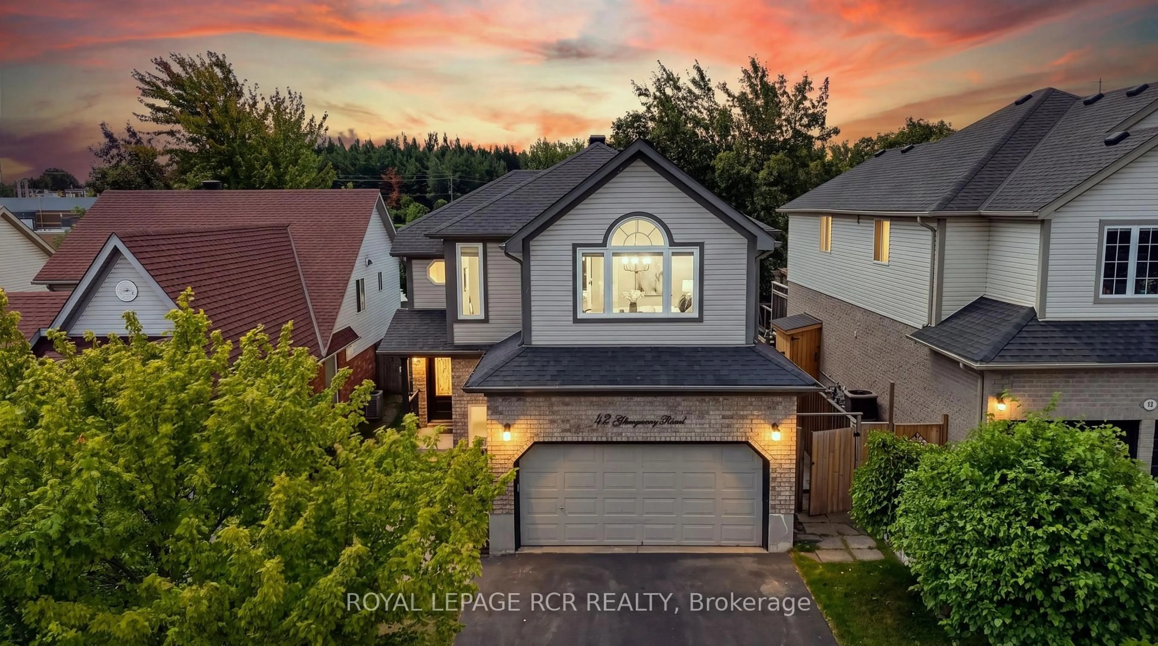 A pic from outside/outdoor area/front of a property/back of a property/a pic from drone, street for 42 Glengarry Rd, Orangeville Ontario L9W 5A4