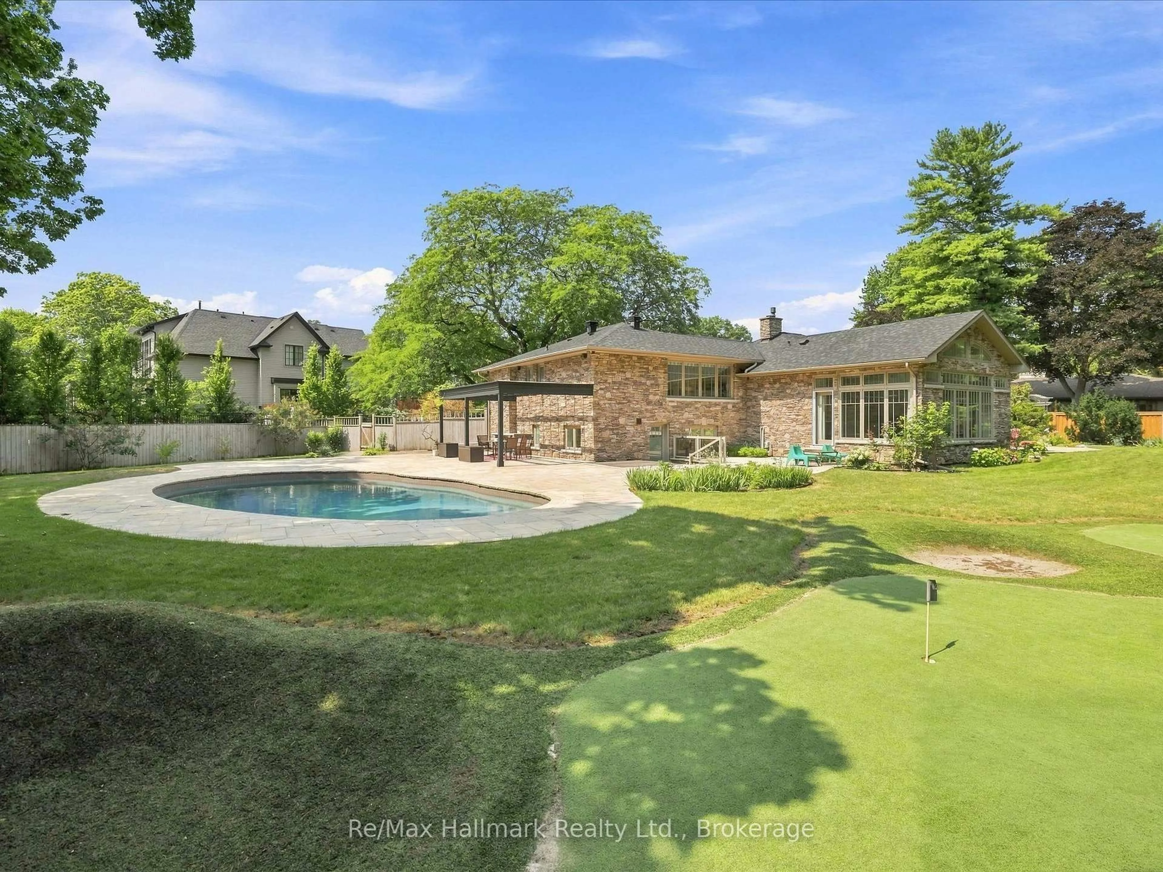 A pic from outside/outdoor area/front of a property/back of a property/a pic from drone, water/lake/river/ocean view for 2076 GLENFOREST Cres, Oakville Ontario L6J 2G1