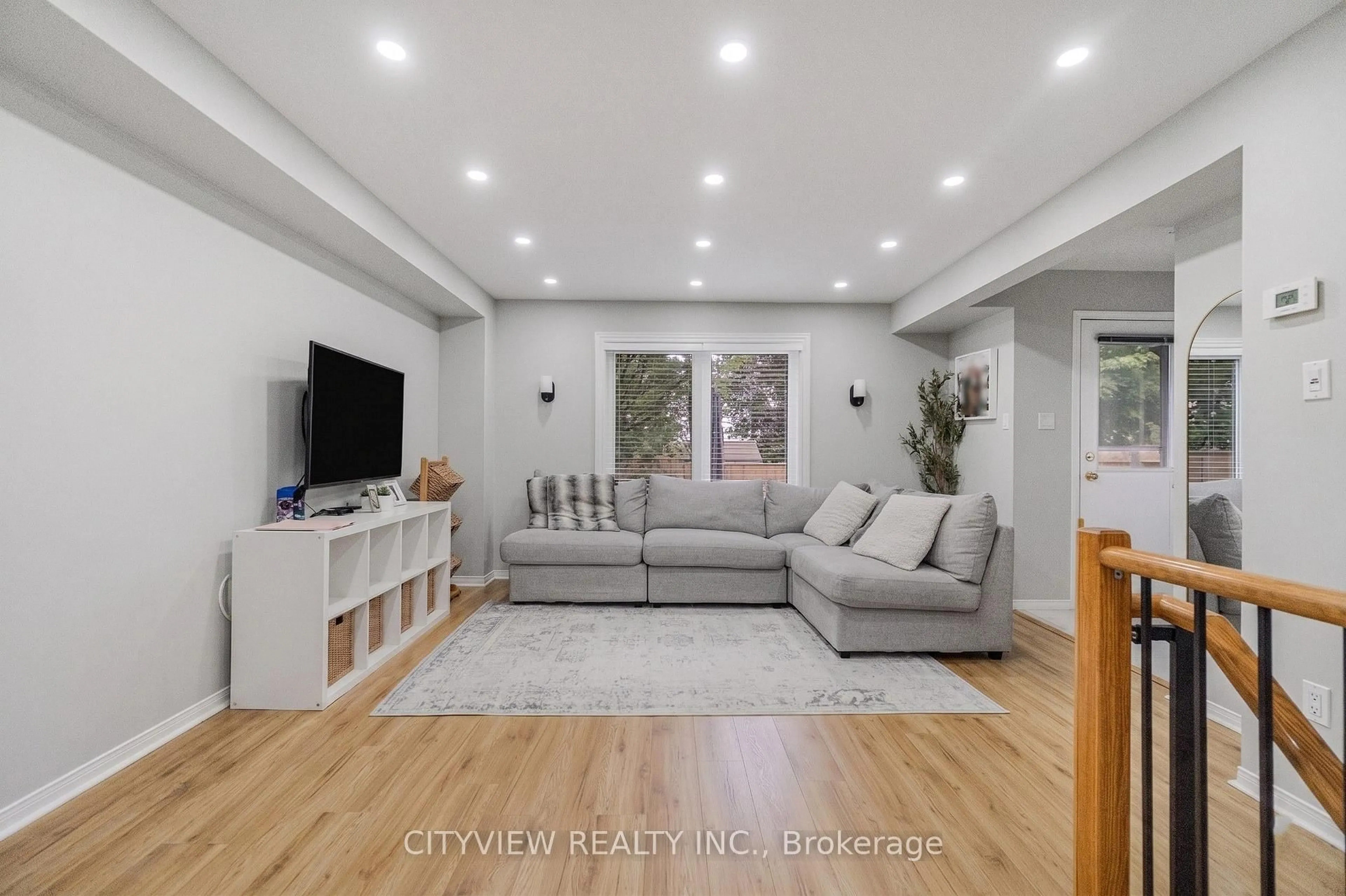 Living room with furniture, unknown for 5865 Dalebrook Cres #25B, Mississauga Ontario L5M 5W9