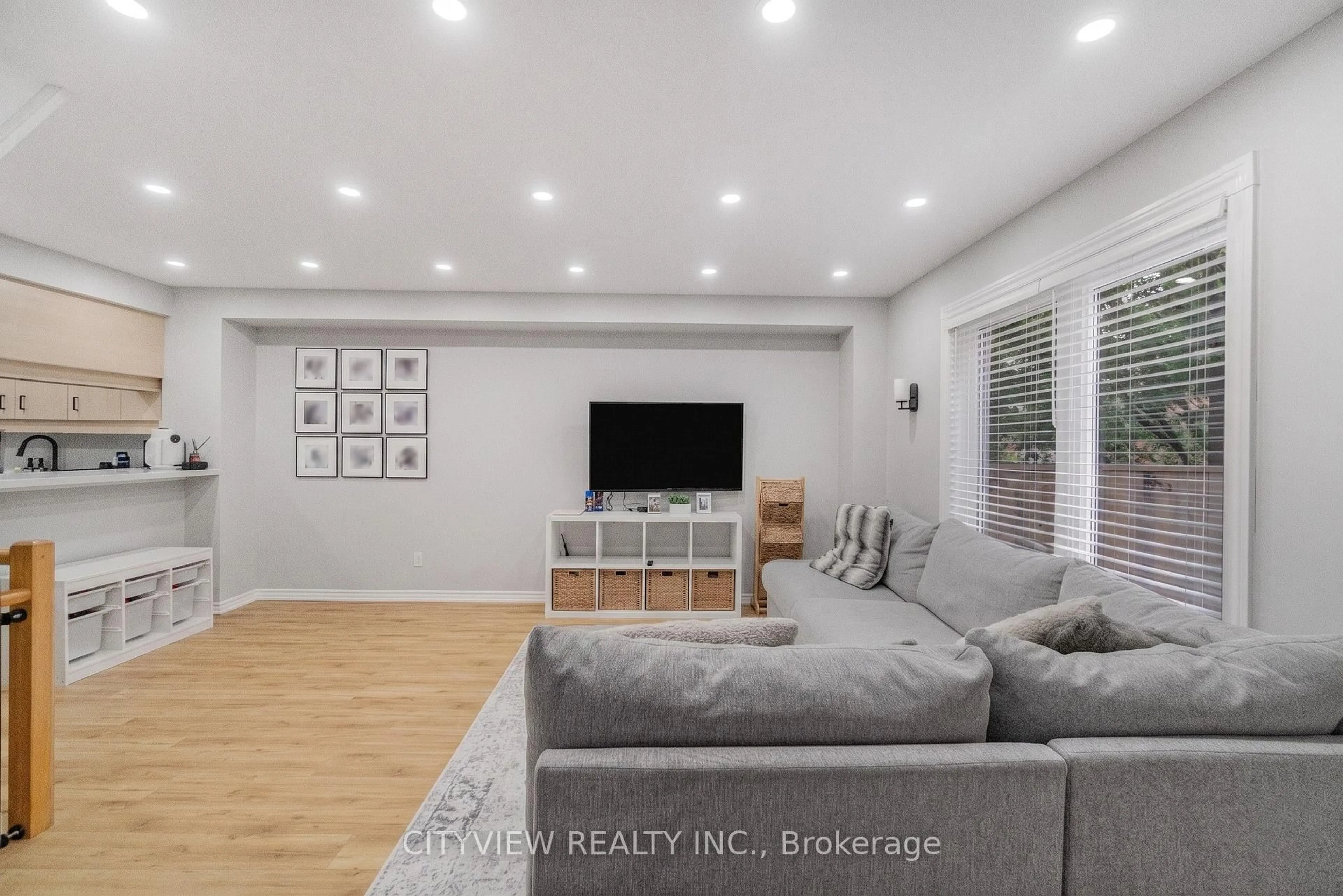Living room with furniture, unknown for 5865 Dalebrook Cres #25B, Mississauga Ontario L5M 5W9