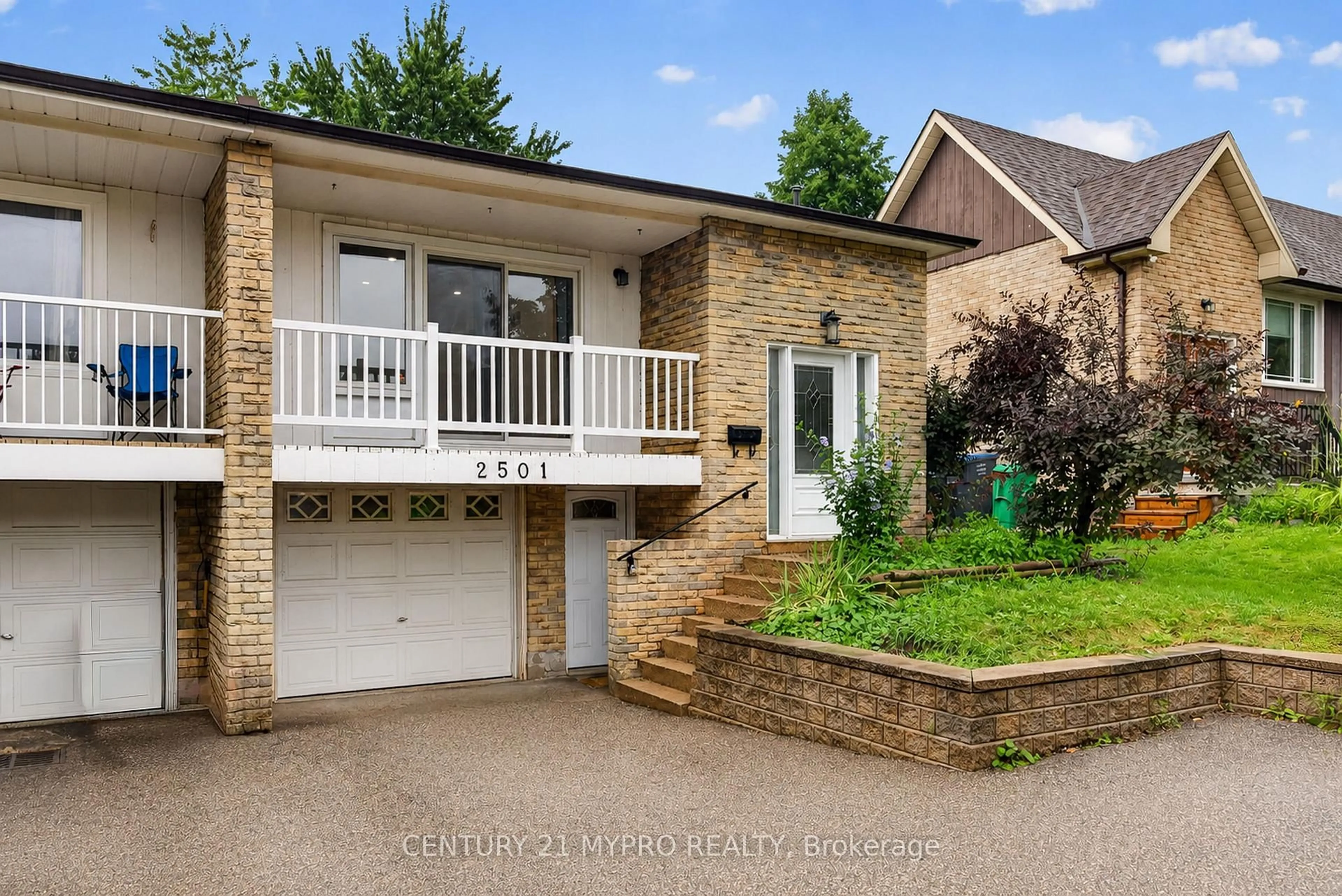 Home with brick exterior material, street for 2501 Cobbinshaw Circ, Mississauga Ontario L5N 2G2