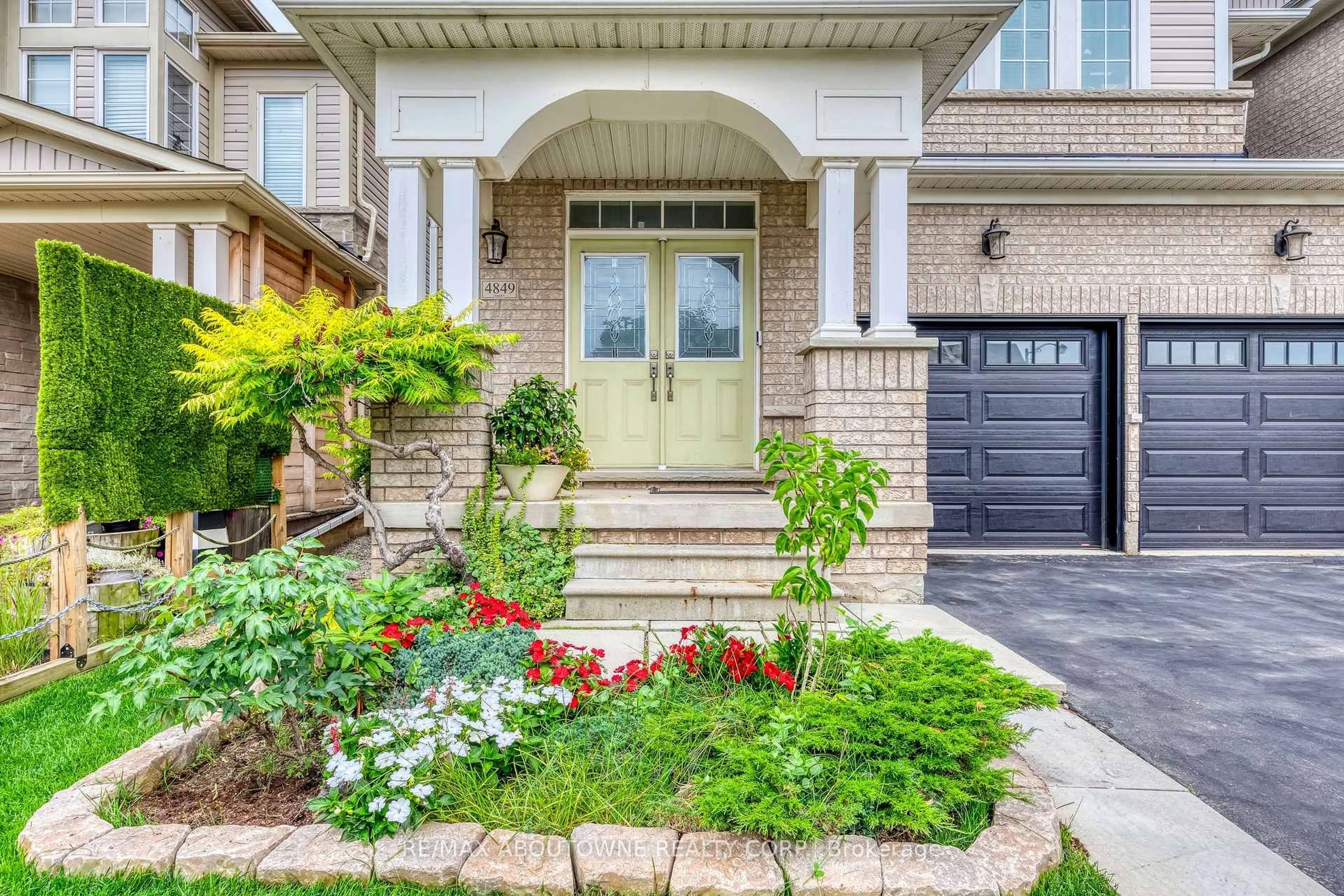 Home with brick exterior material, street for 4849 Columbus Dr, Burlington Ontario L7M 0H3