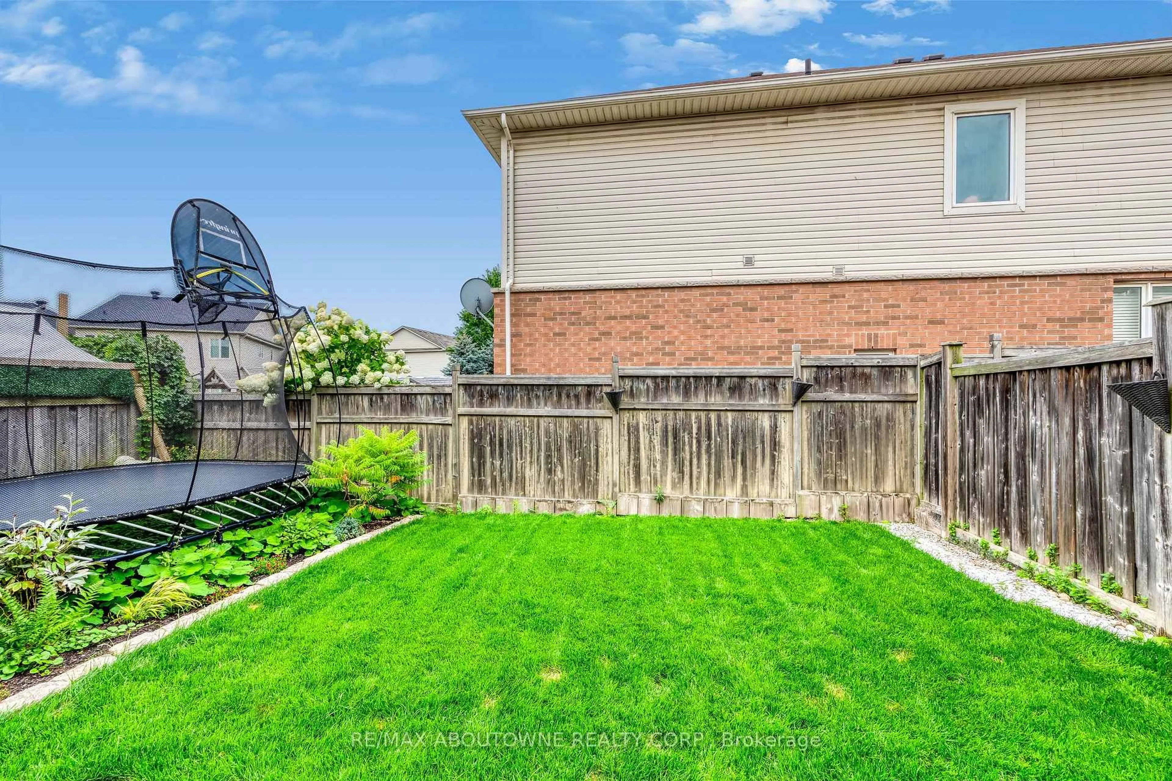Patio, unknown for 4849 Columbus Dr, Burlington Ontario L7M 0H3