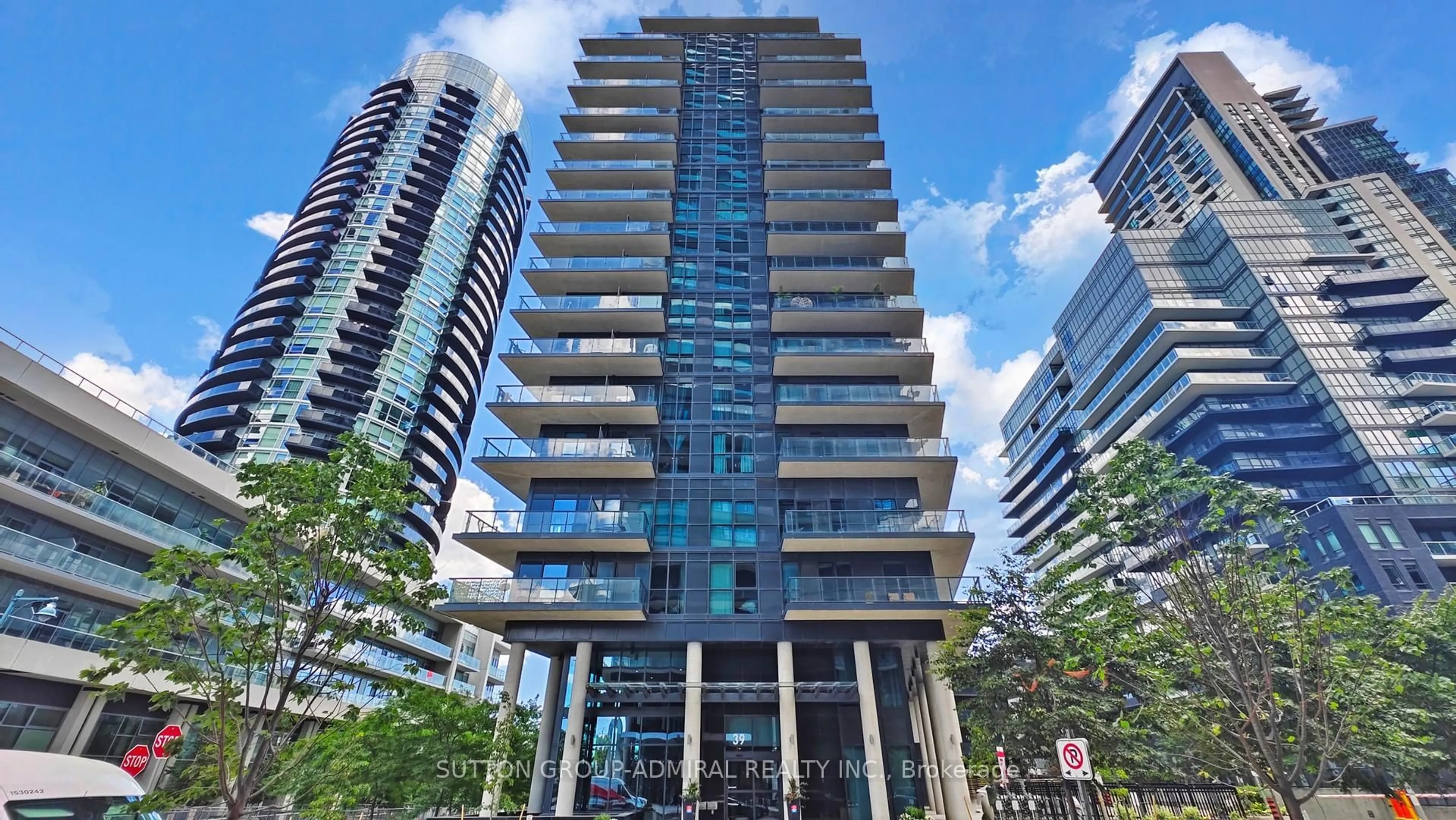 Indoor foyer for 39 Annie Craig Dr #Th 104, Toronto Ontario M8V 0C5
