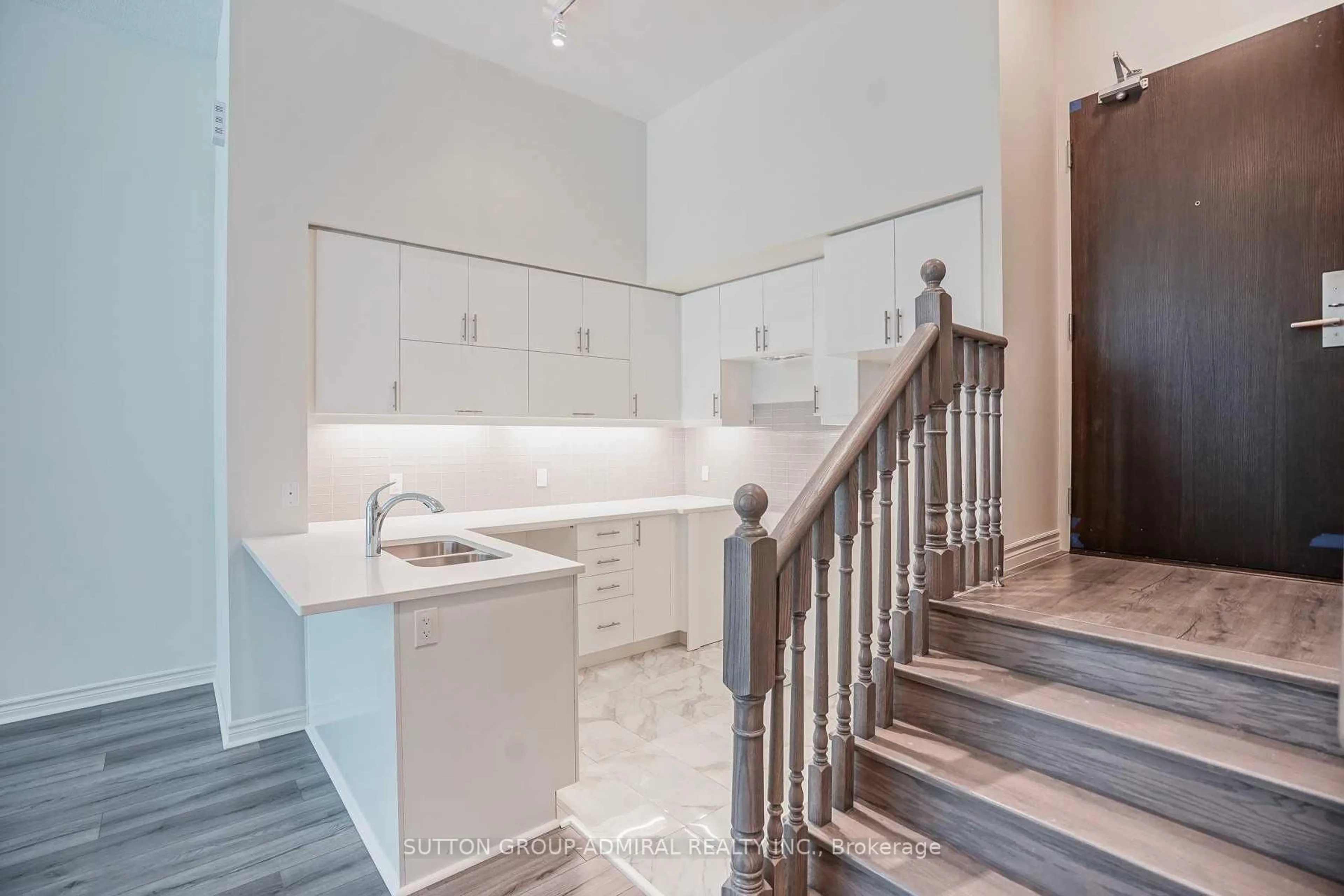 Open concept kitchen, ceramic/tile floor for 39 Annie Craig Dr #Th 104, Toronto Ontario M8V 0C5