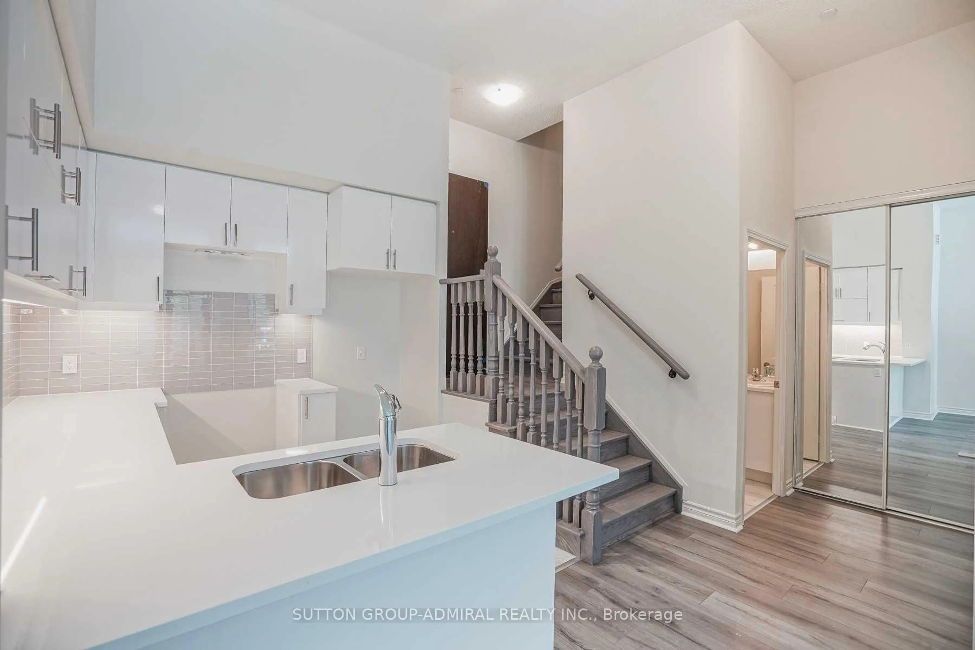 Open concept kitchen, unknown for 39 Annie Craig Dr #Th 104, Toronto Ontario M8V 0C5