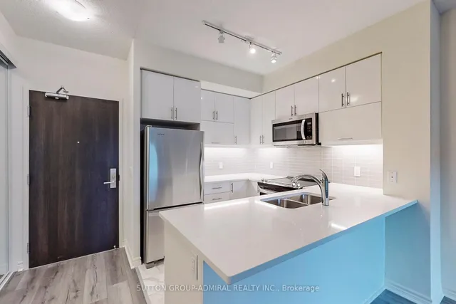 39 Annie Craig Dr #221, Toronto 5