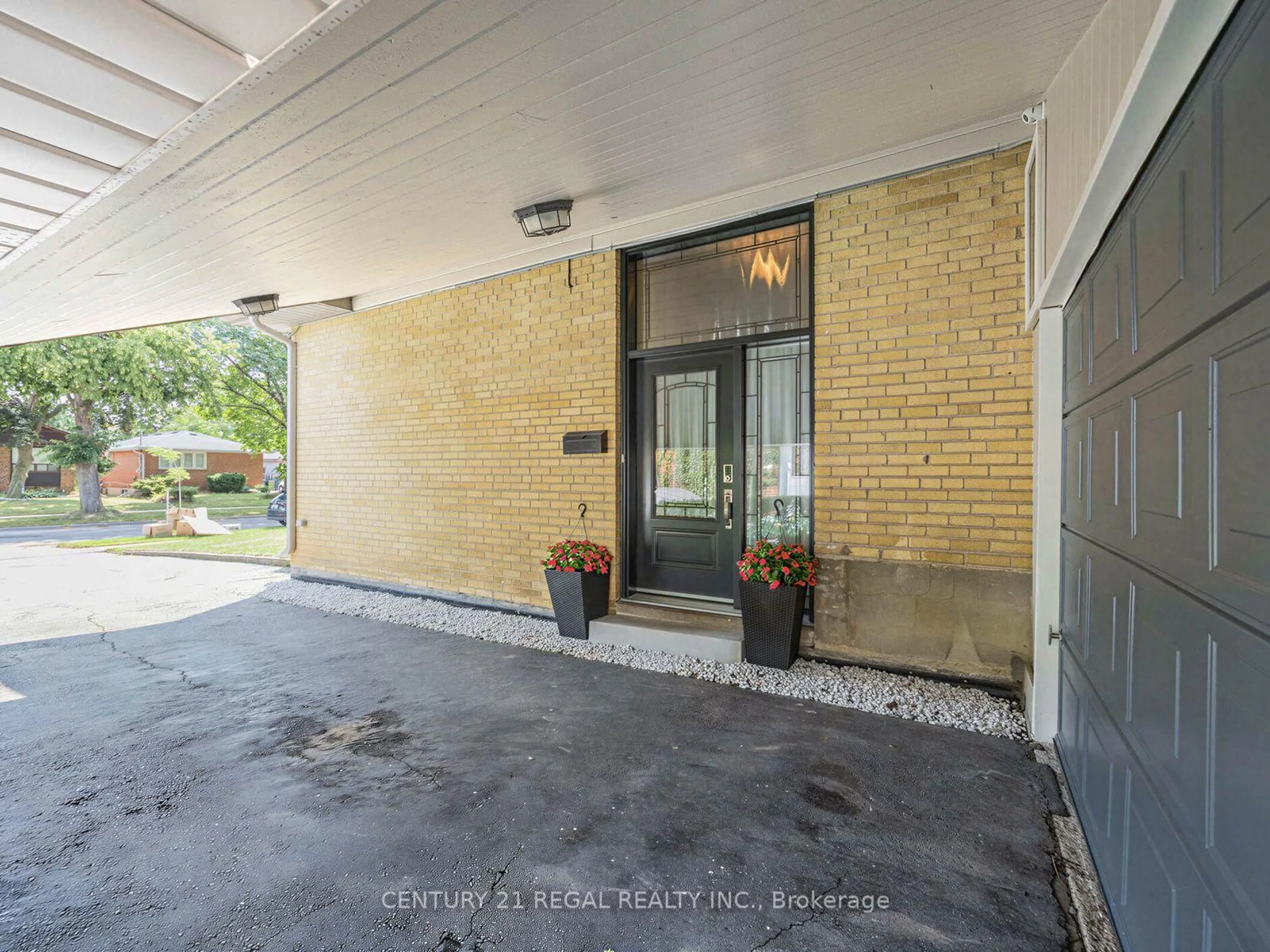 Indoor foyer for 281 Thistle Down Blvd, Toronto Ontario M9V 1K6