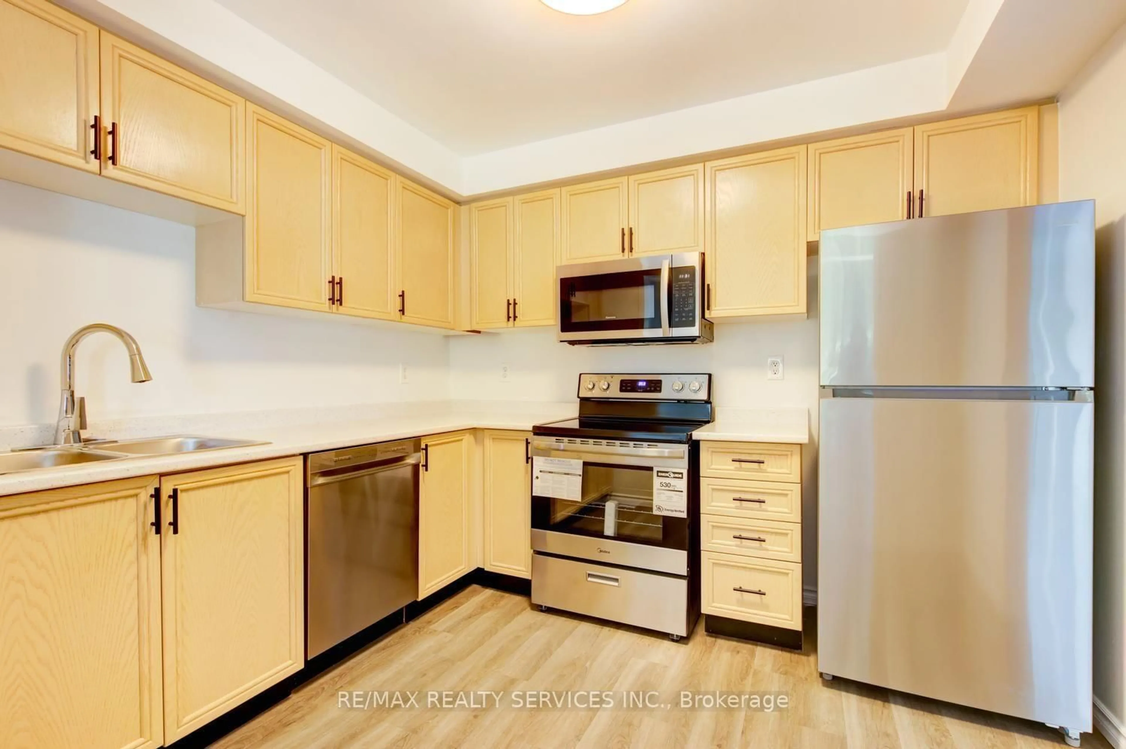 Standard kitchen, unknown for 63 Herkes Dr, Brampton Ontario L6Y 5B2