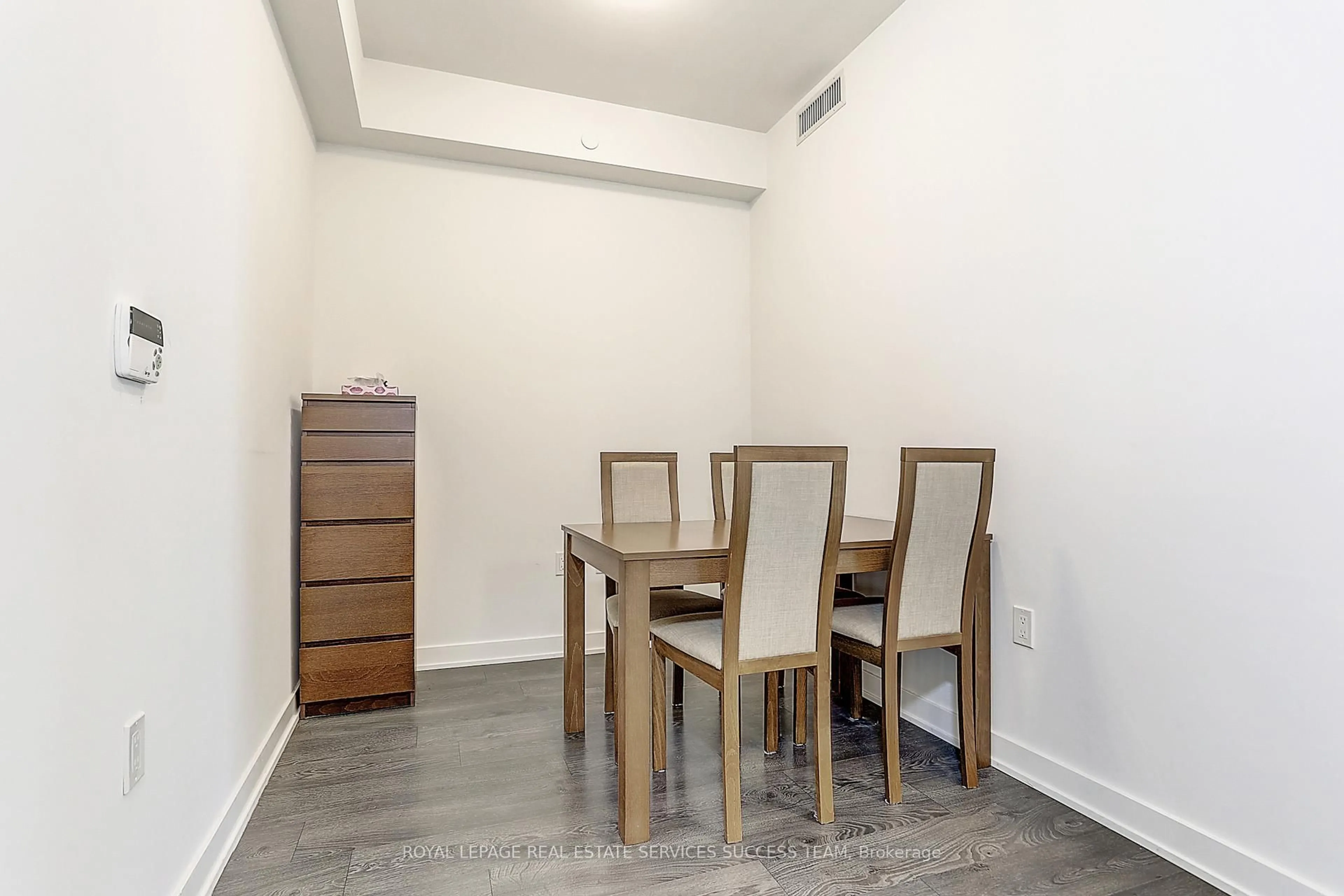 A pic of a room for 4699 Glen Erin Dr #1203, Mississauga Ontario L5M 2E5