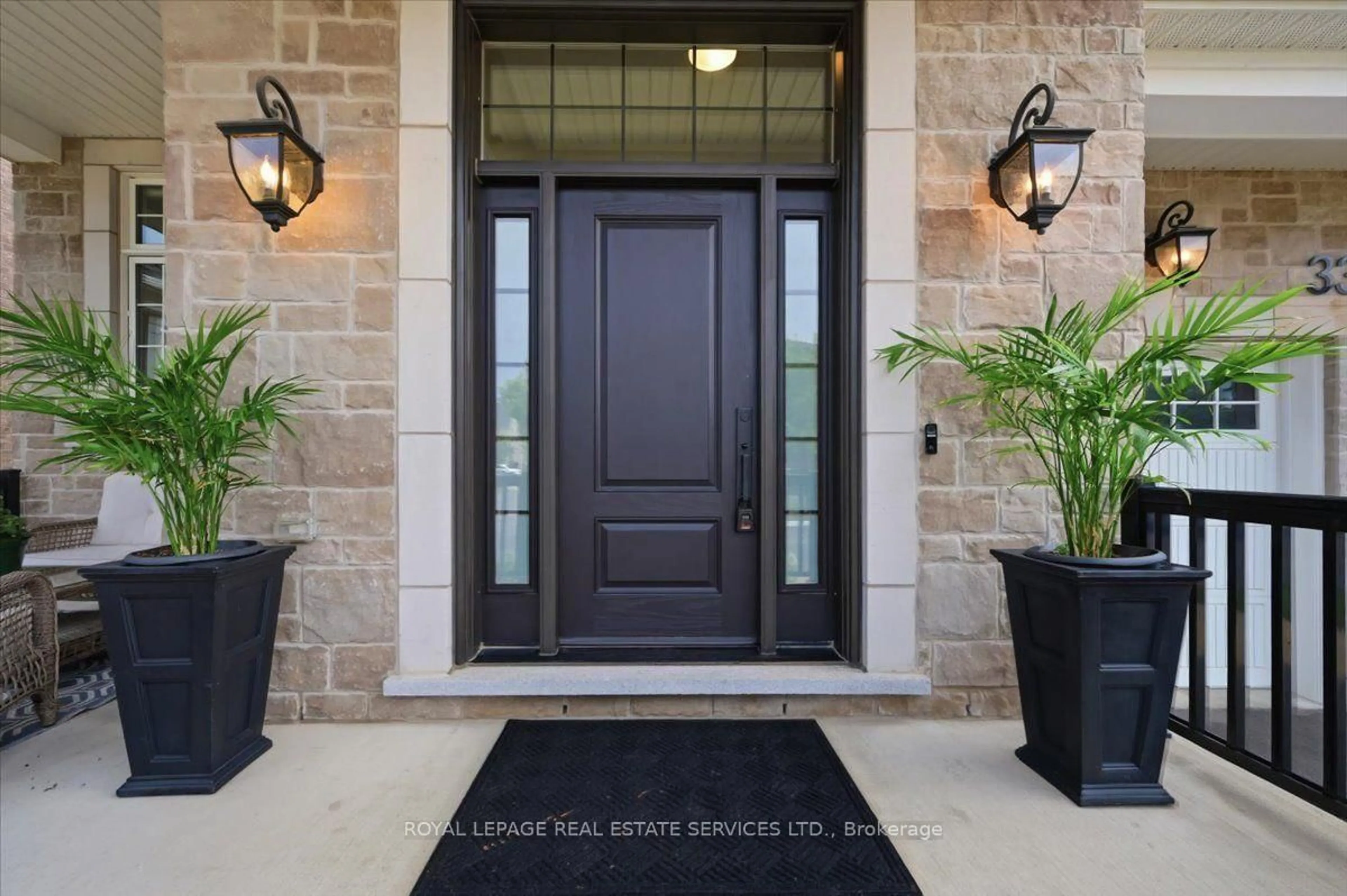 Indoor entryway for 3300 Sunningdale Gdns, Oakville Ontario L6M 5K5