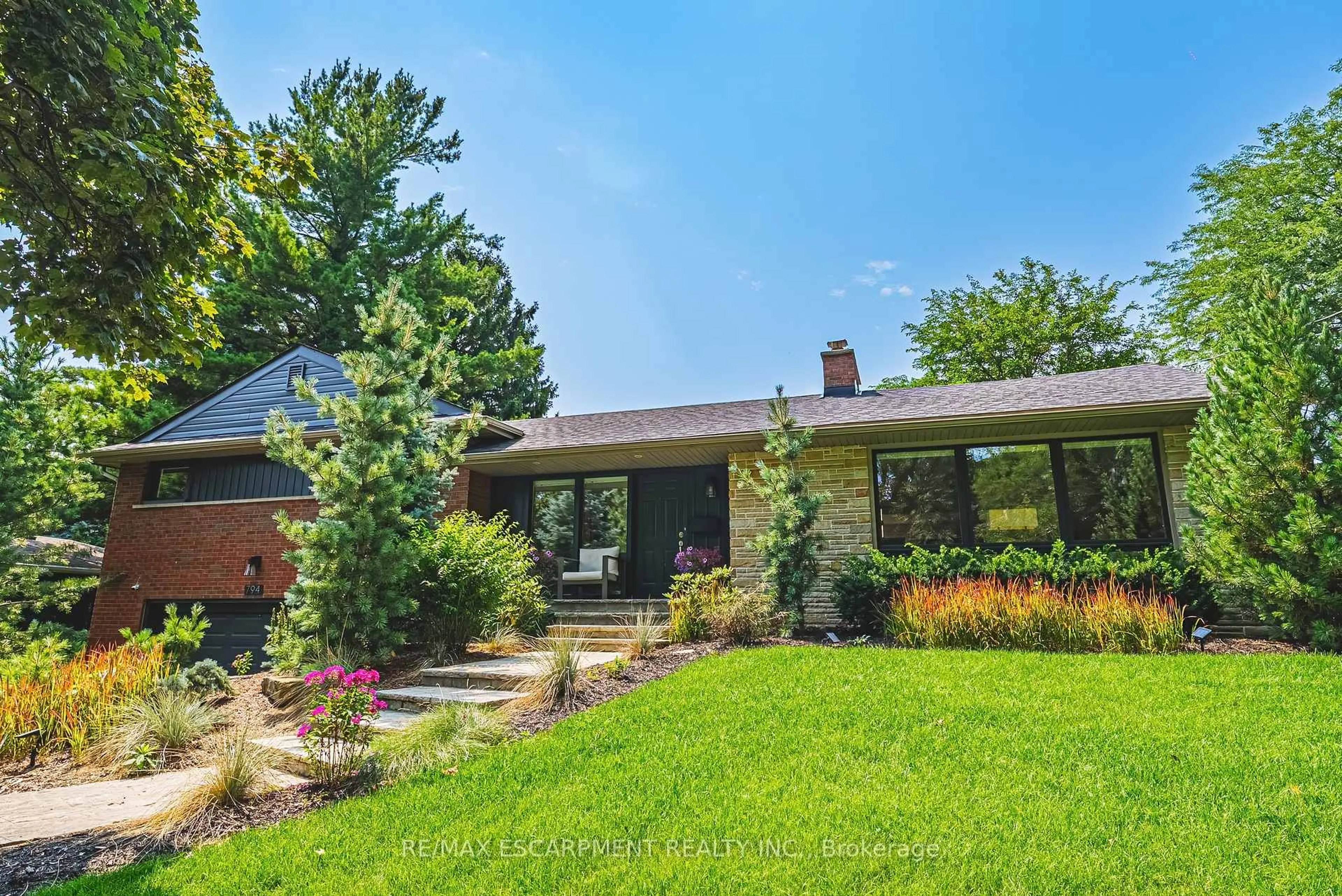 Home with brick exterior material, unknown for 794 Falcon Blvd, Burlington Ontario L7T 3B3