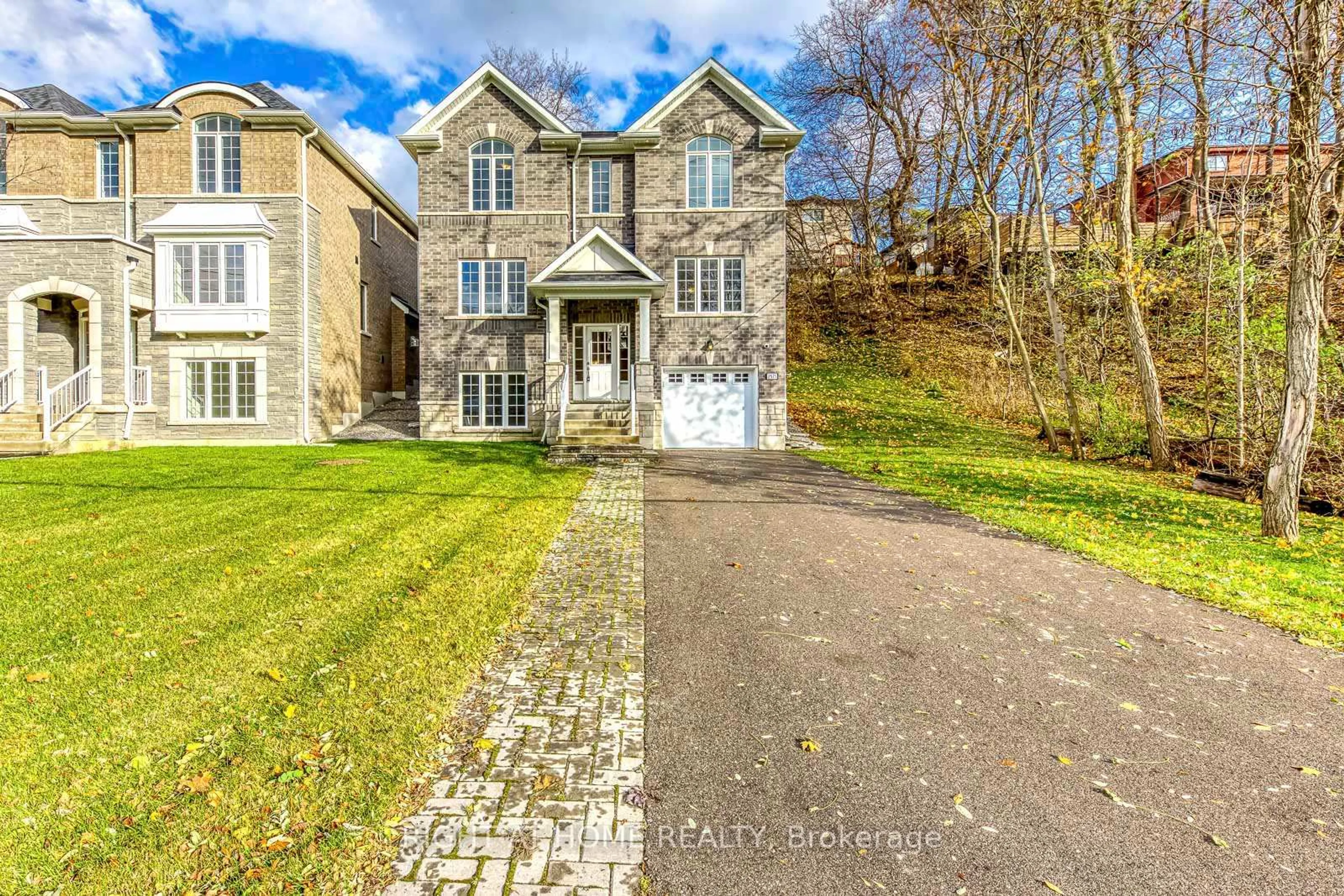 A pic from outside/outdoor area/front of a property/back of a property/a pic from drone, street for 2575 Islington Ave, Toronto Ontario M9V 4A2