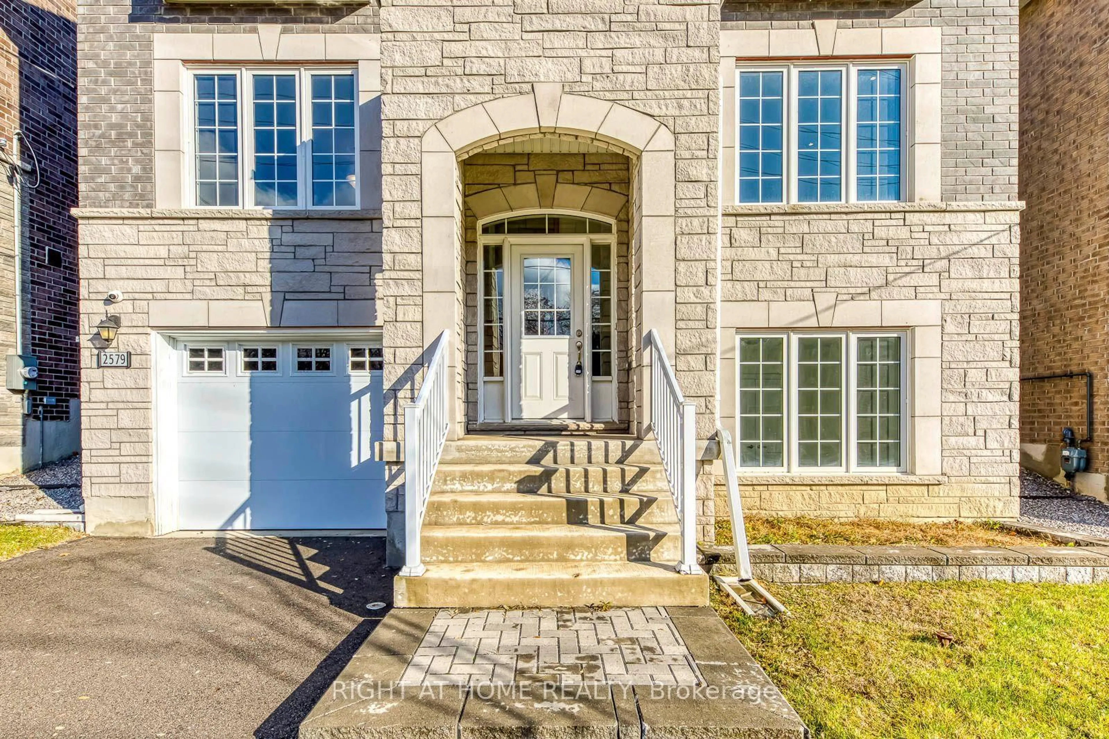 Unknown for 2579 Islington Ave, Toronto Ontario M9V 4A2