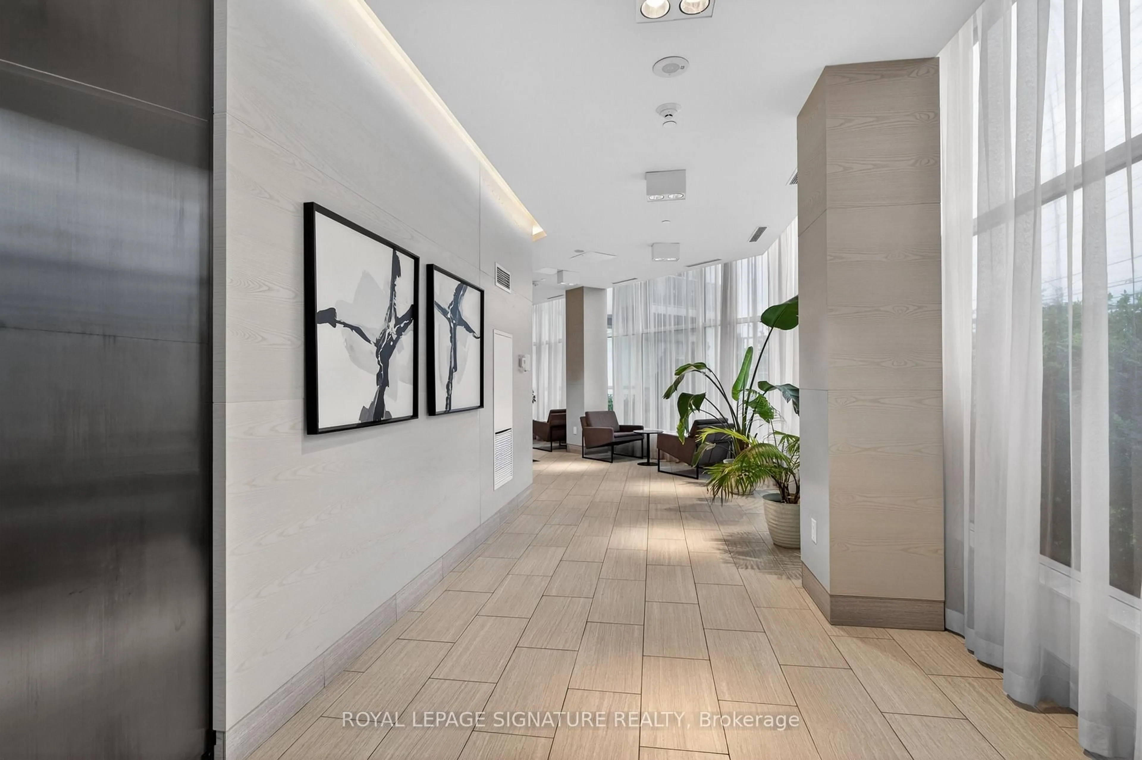 Indoor foyer for 4633 Glen Erin Dr #1710, Mississauga Ontario L5M 0Y6