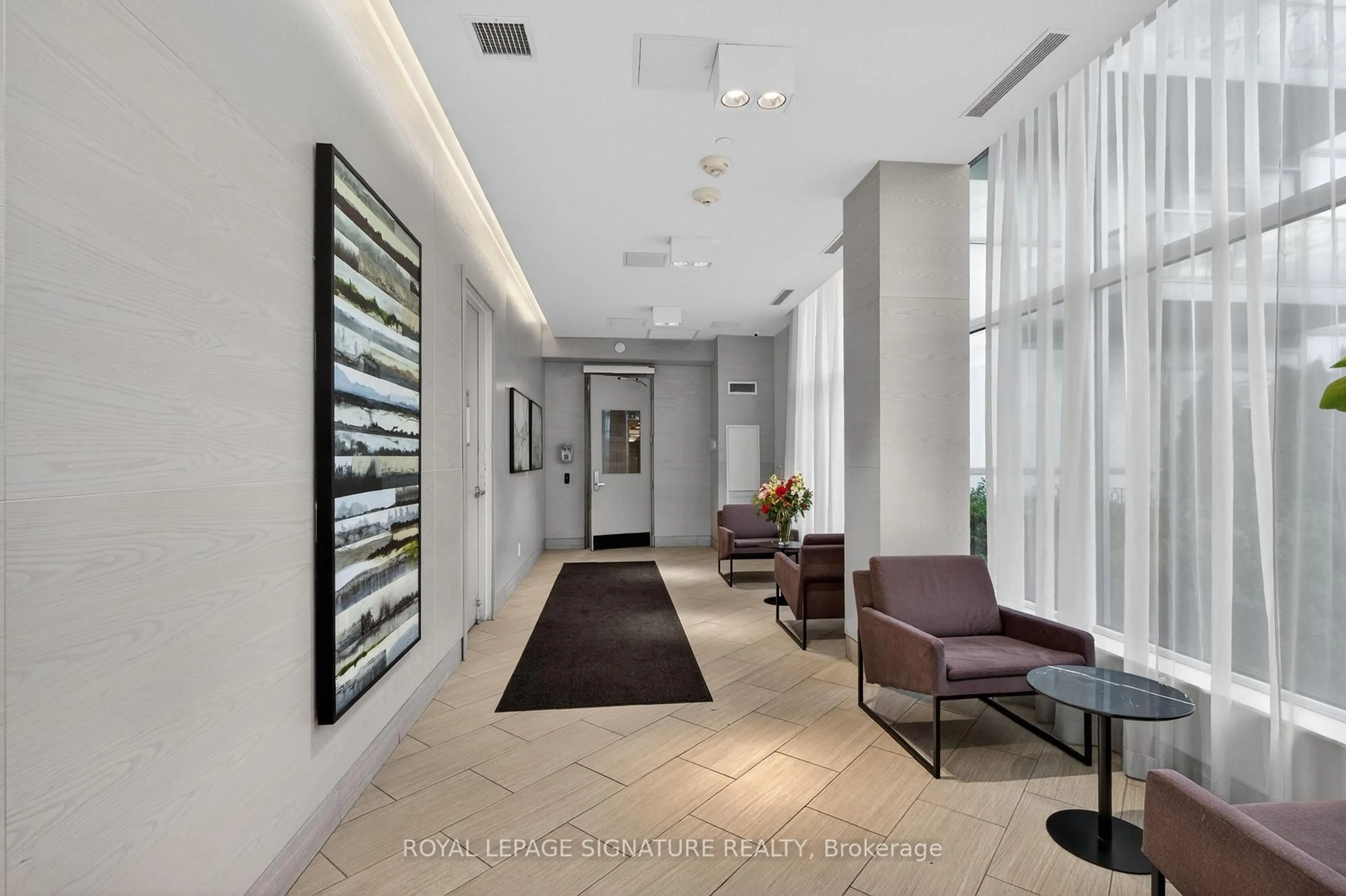 Indoor foyer for 4633 Glen Erin Dr #1710, Mississauga Ontario L5M 0Y6