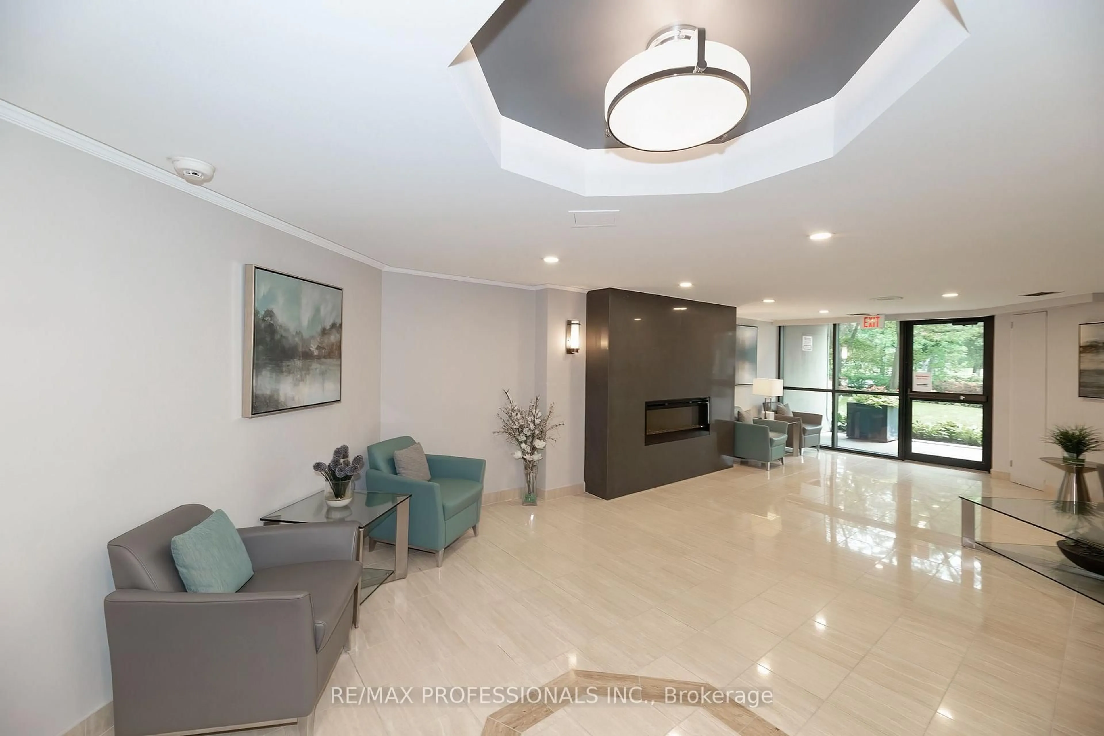 Indoor foyer for 95 La Rose Ave #105, Toronto Ontario M9P 3T2