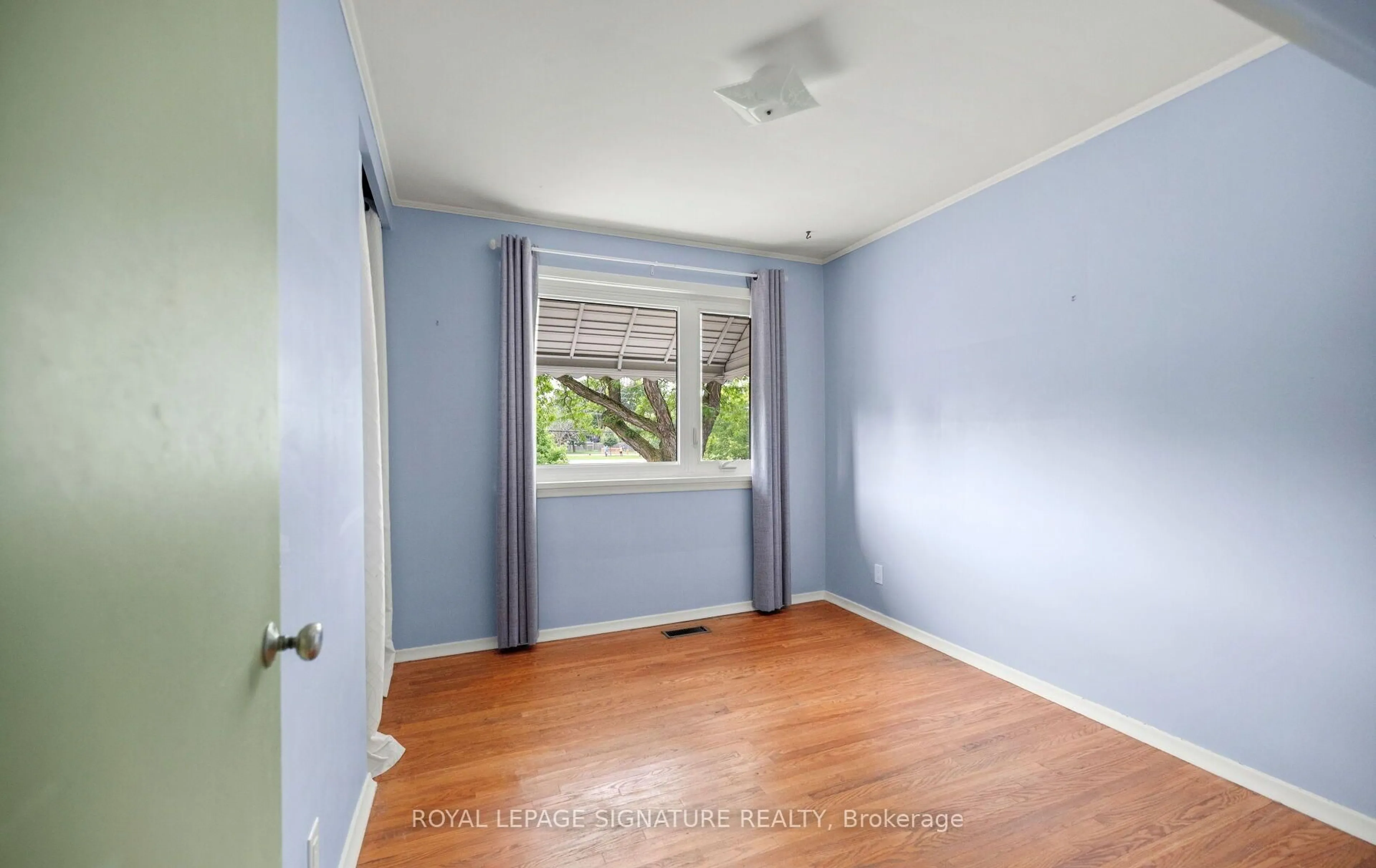 A pic of a room for 17 Templar Dr, Toronto Ontario M9R 3C6