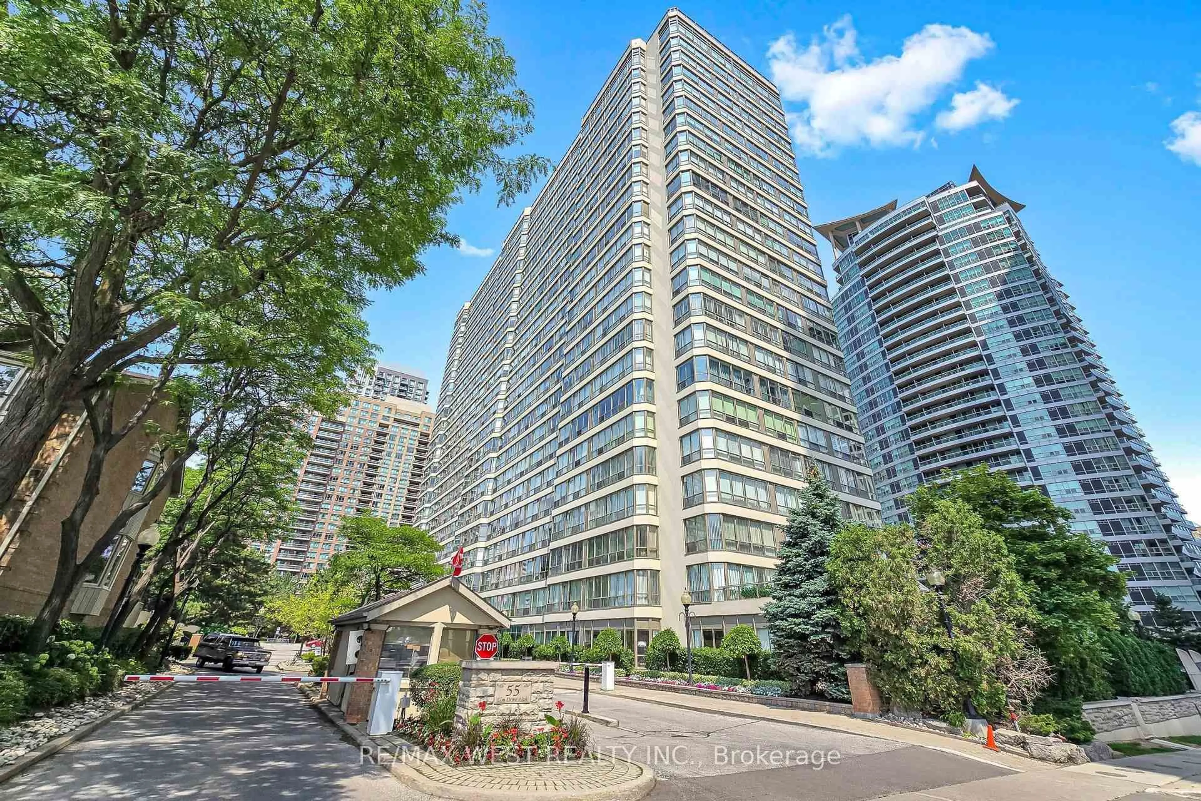 Patio, city buildings view from balcony for 55 Elm Dr #1801, Mississauga Ontario L5B 3Z3