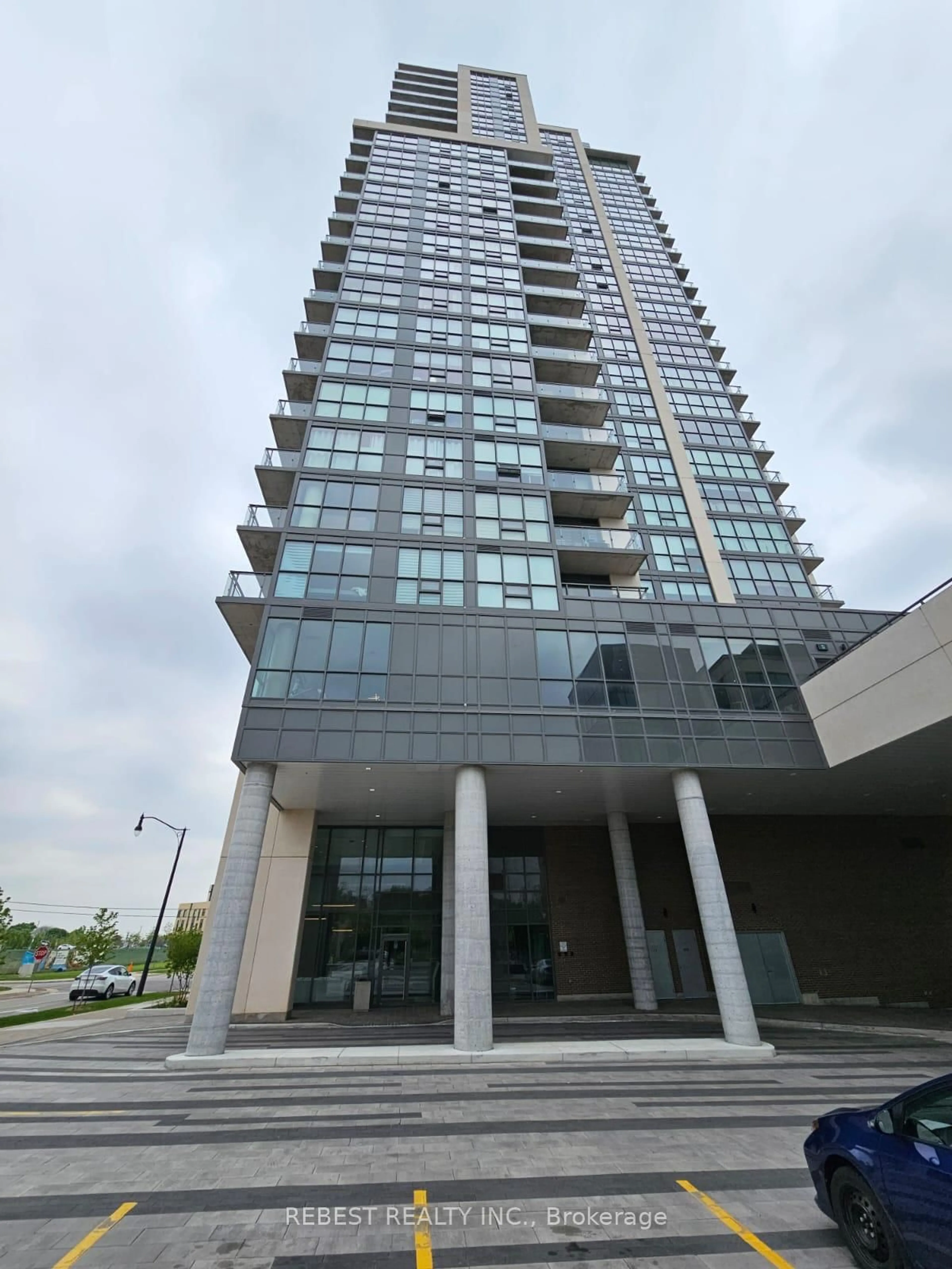 Indoor foyer for 15 Lynch St, Brampton Ontario L6W 0C7