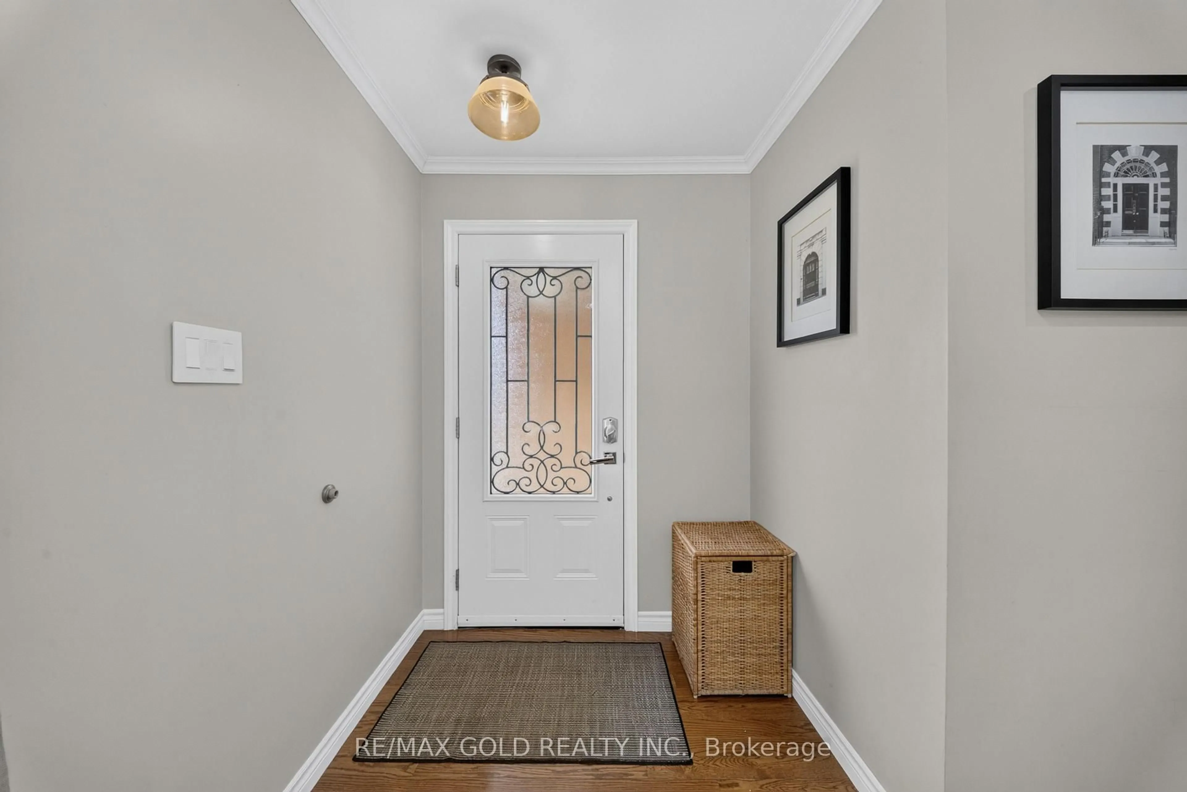 Indoor entryway for 22 Deeside Cres, Brampton Ontario L6T 3L7