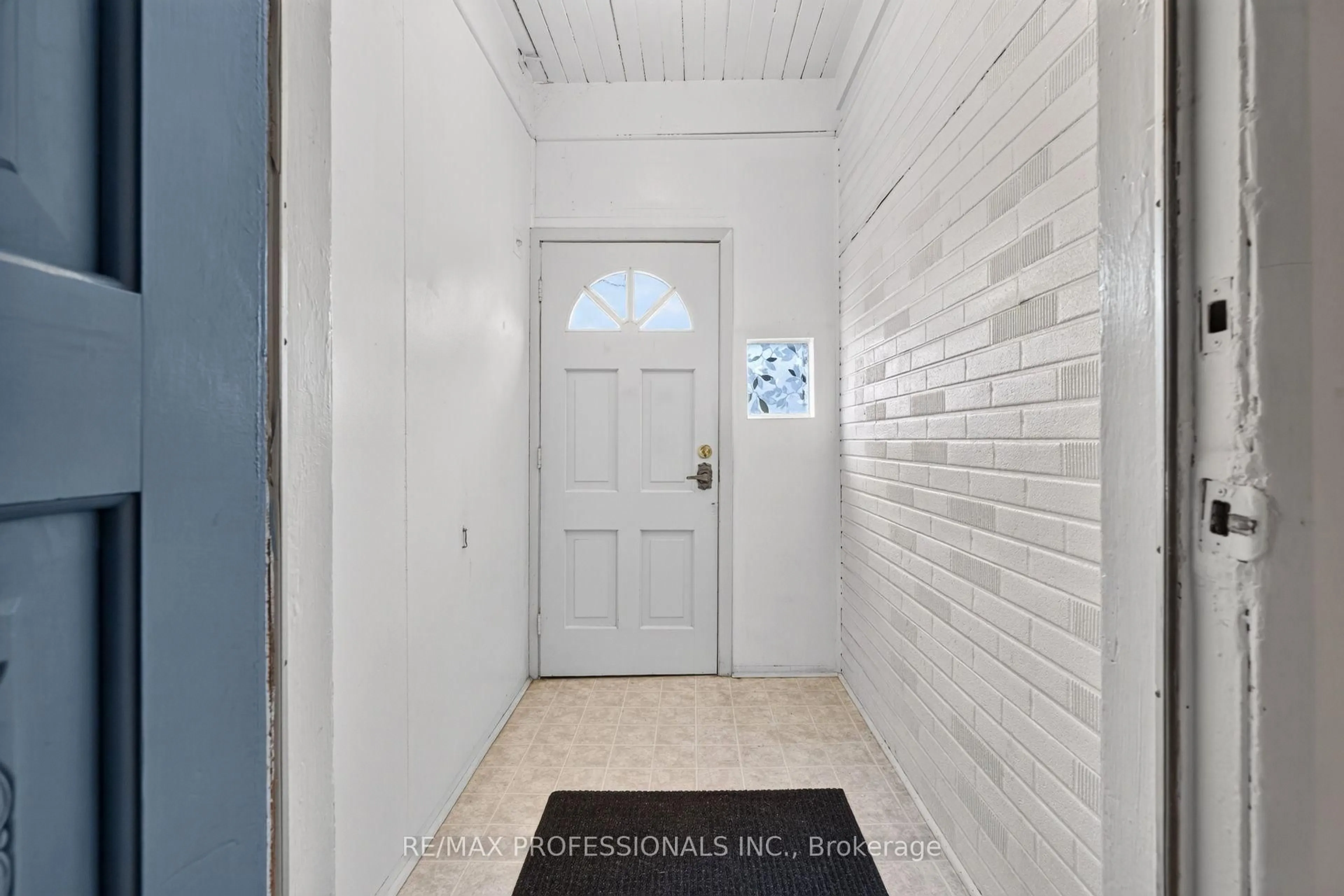 Indoor entryway for 262 Melrose St, Toronto Ontario M8Z 1G6
