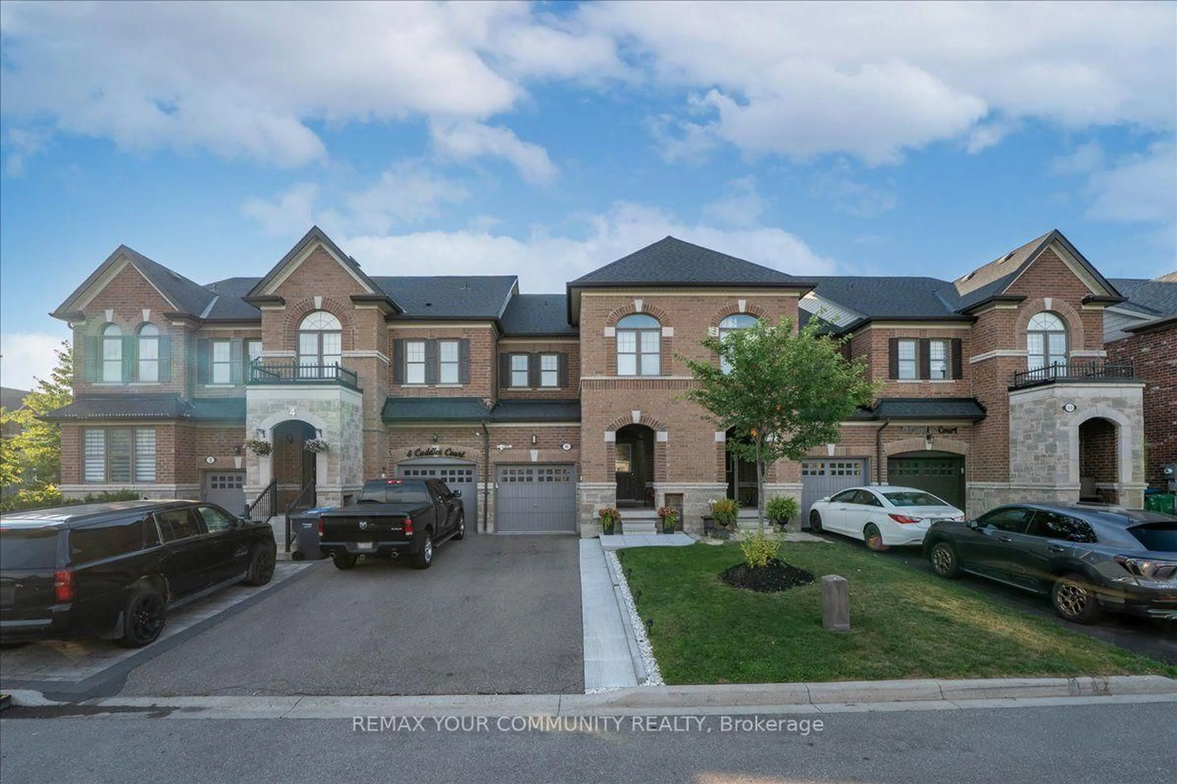 A pic from outside/outdoor area/front of a property/back of a property/a pic from drone, street for 6 Cuddles Crt, Caledon Ontario L7E 4K8