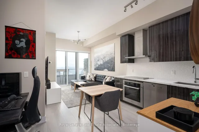30 Shore Breeze Dr #6104, Toronto 5