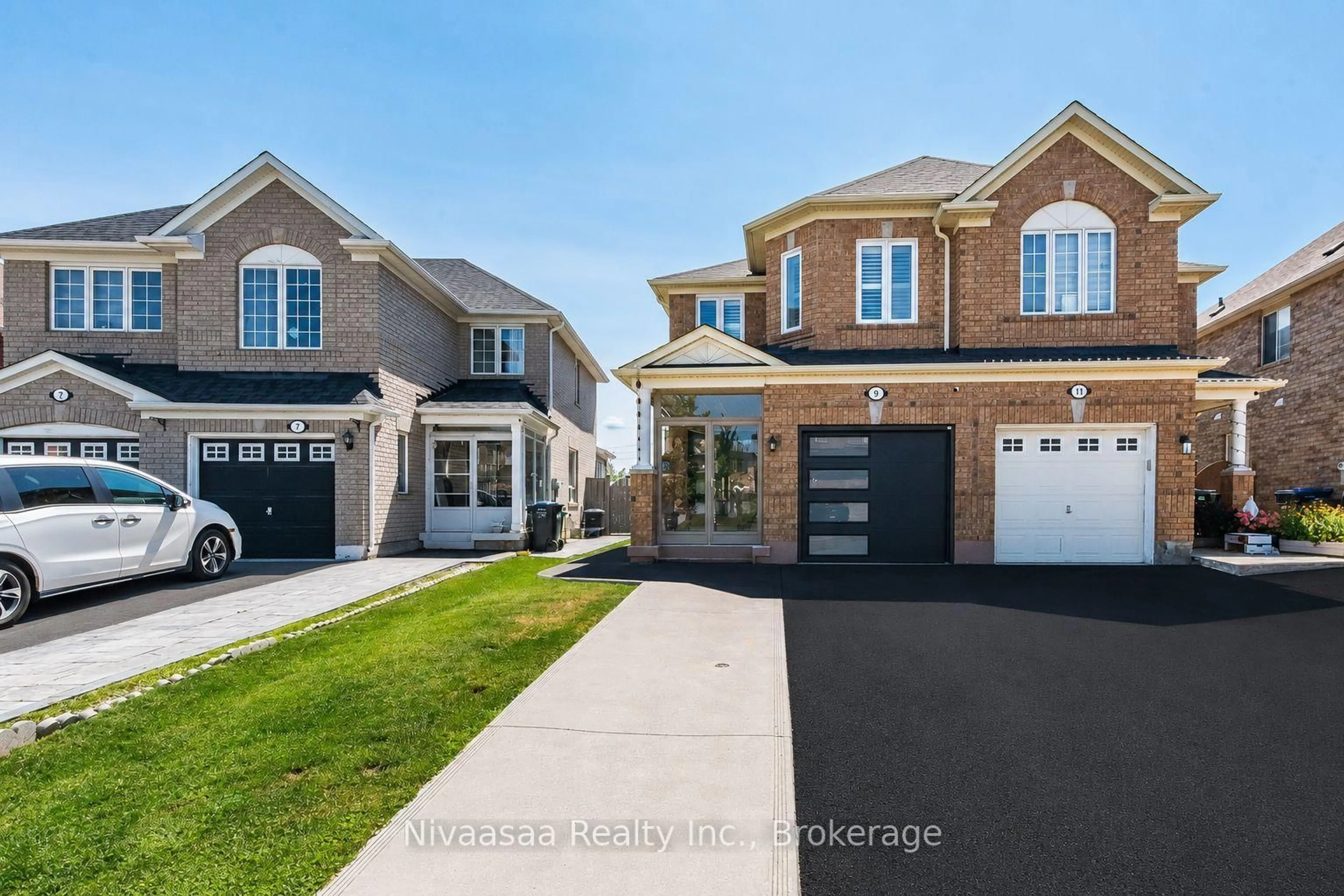 Home with brick exterior material, street for 9 Parisian Rd, Brampton Ontario L6P 2T1