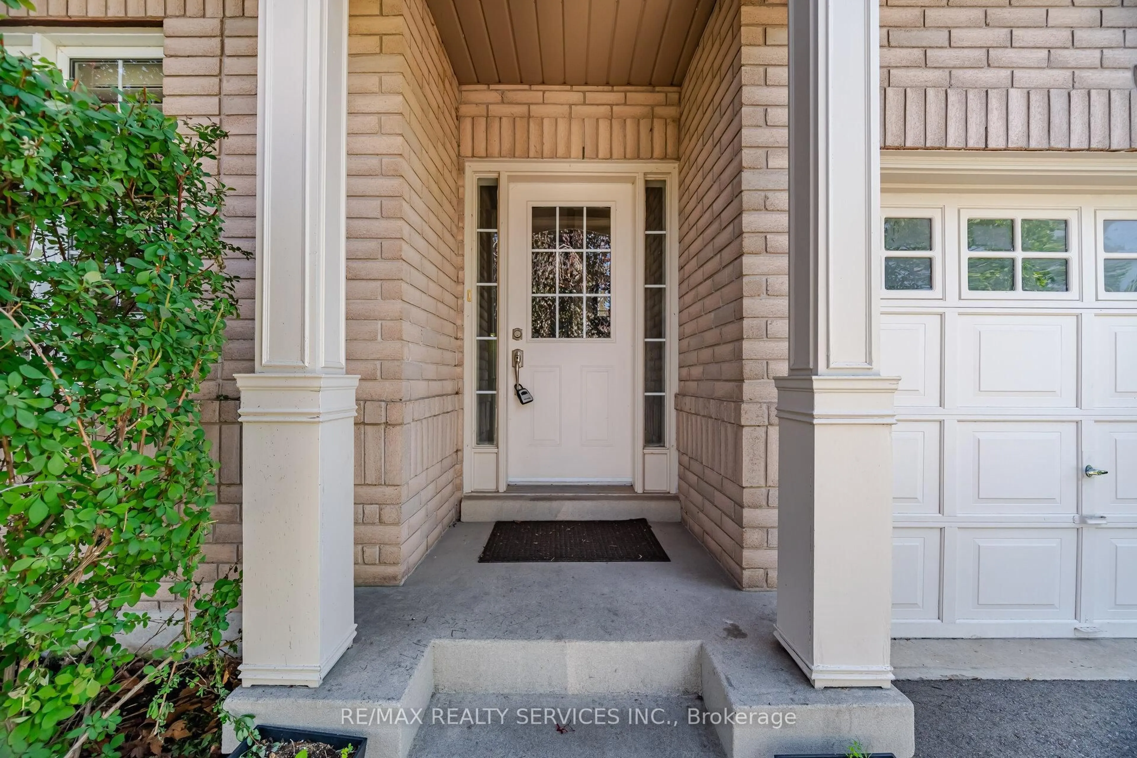 Indoor entryway for 1131 Zimmerman Cres, Milton Ontario L9T 5T2