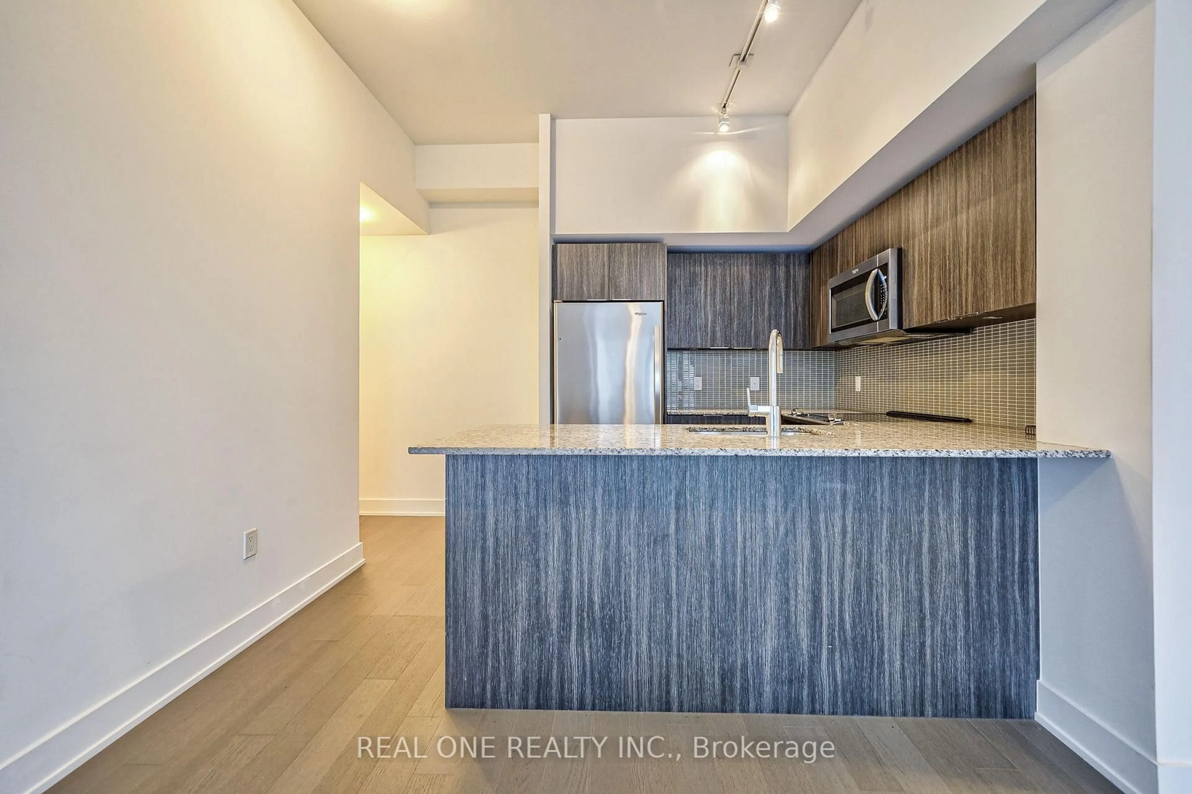 Standard kitchen, wood/laminate floor for 30 Shore Breeze Dr #231, Toronto Ontario M8V 0J1