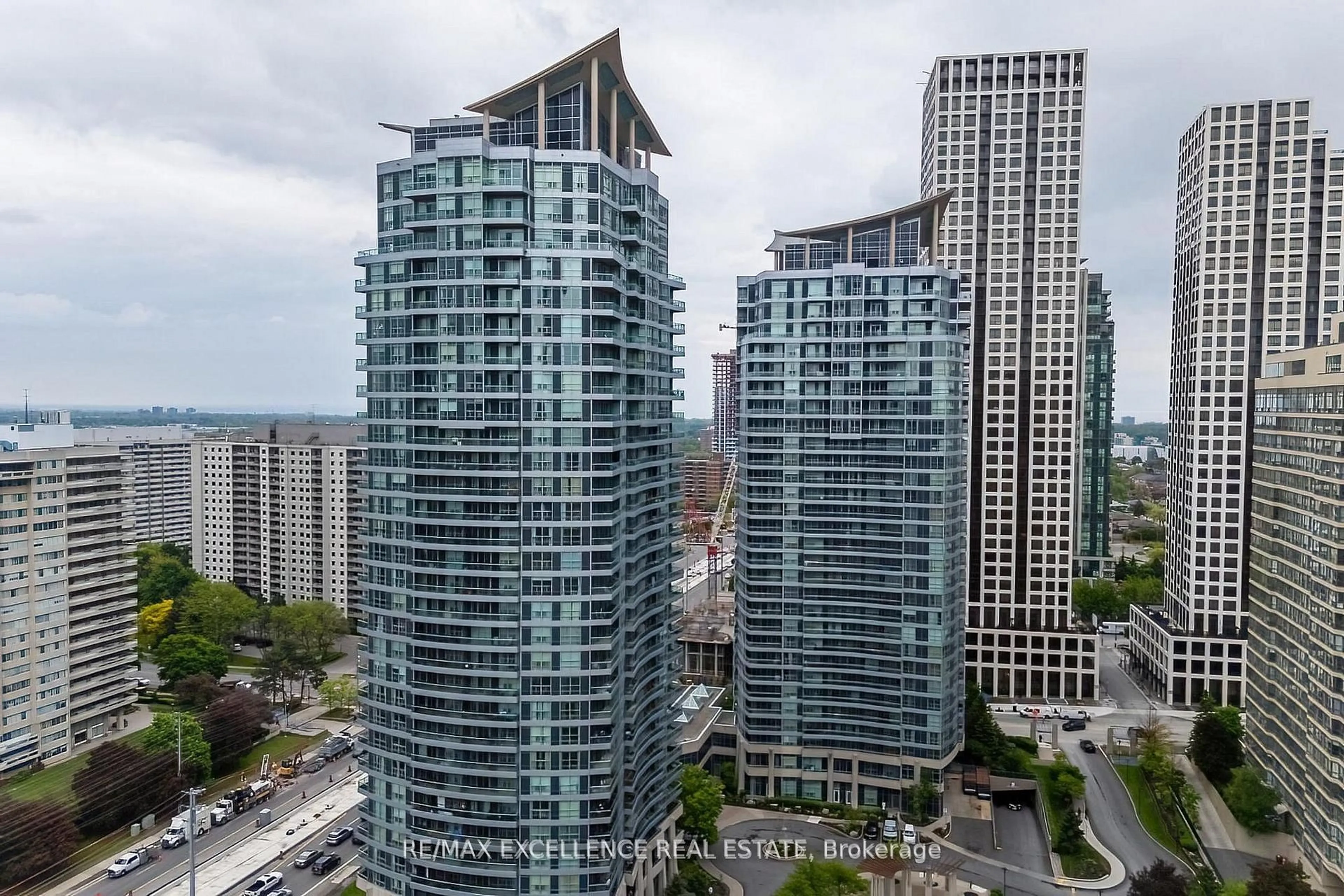 A pic from outside/outdoor area/front of a property/back of a property/a pic from drone, city buildings view from balcony for 33 Elm Dr #2102, Mississauga Ontario L5B 4L2