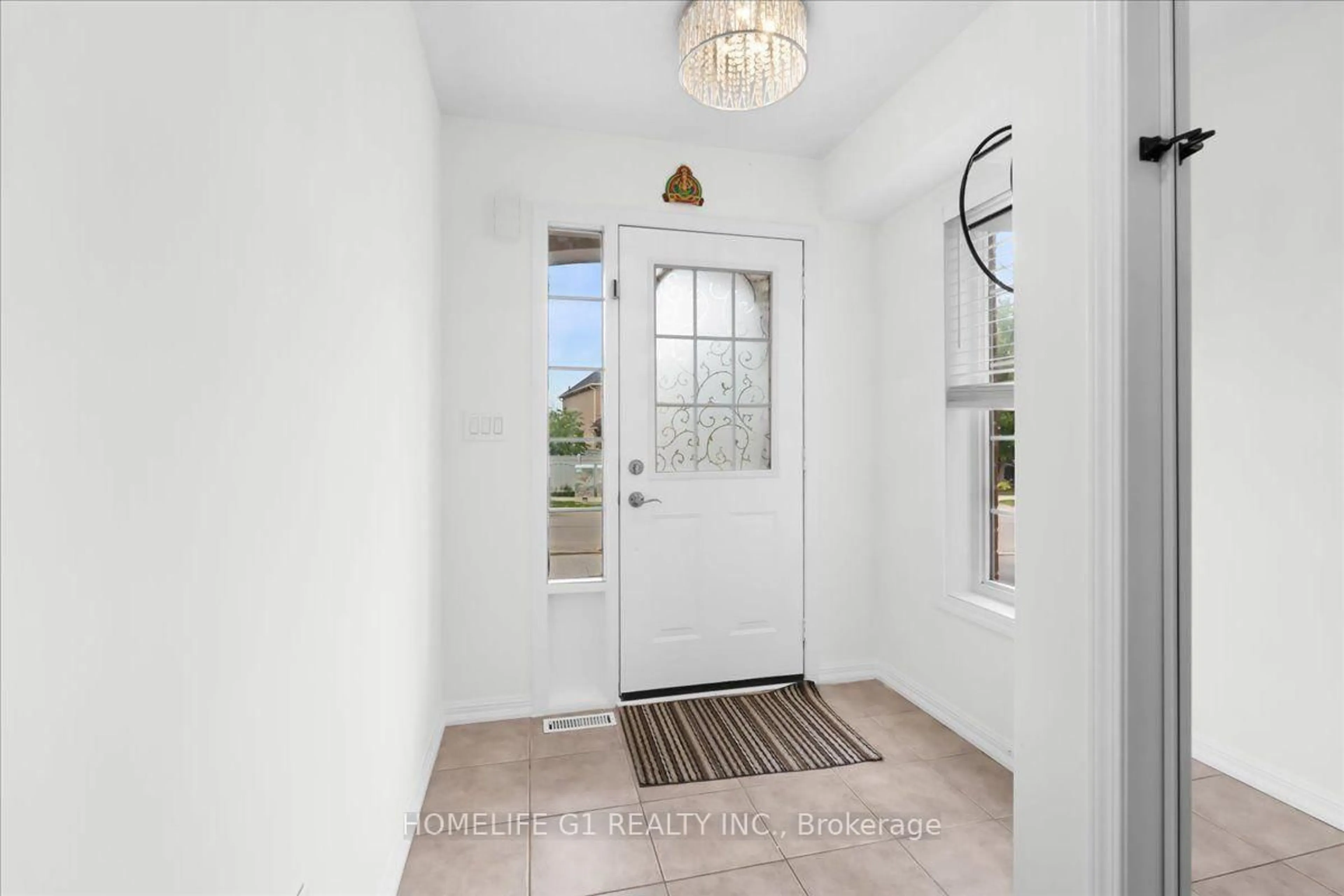 Indoor entryway for 70 Tarquini Cres, Caledon Ontario L7E 2Z5