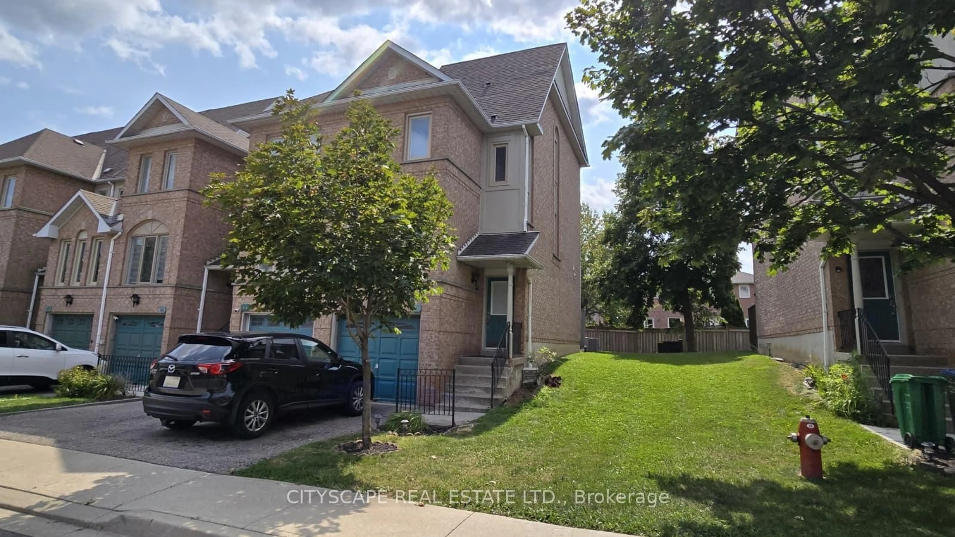 A pic from outside/outdoor area/front of a property/back of a property/a pic from drone, street for 1050 Bristol Rd #Unit 46, Mississauga Ontario L5V 2E8
